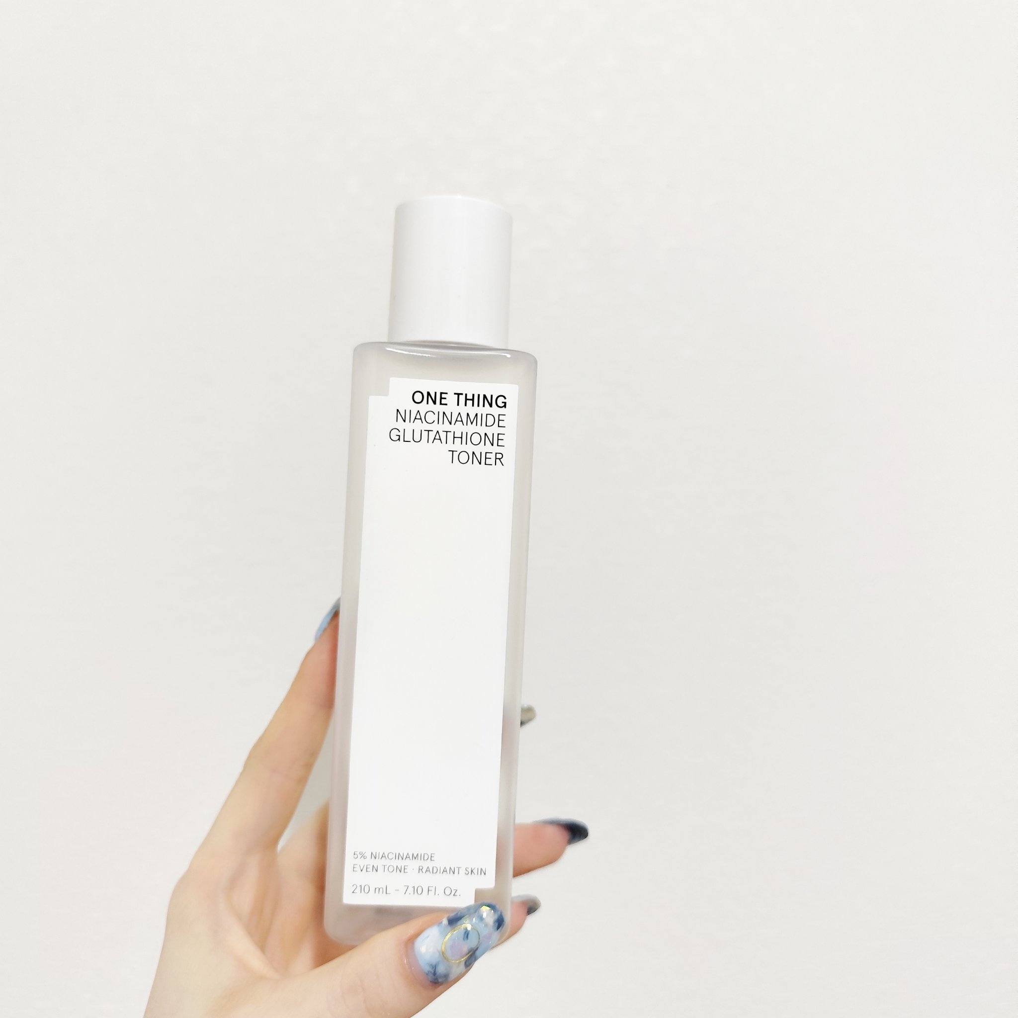 〖ONE THING ナイアシンアミドグルタチオントナー〗

使い切りです。

テクスチャーはかなりサラサラで水みたいな感じ！
夏場や脂性肌さんに向いていそうな軽めのトナーです。
スプレータイプだったら更に使いやすいのになぁと思っちゃうくら