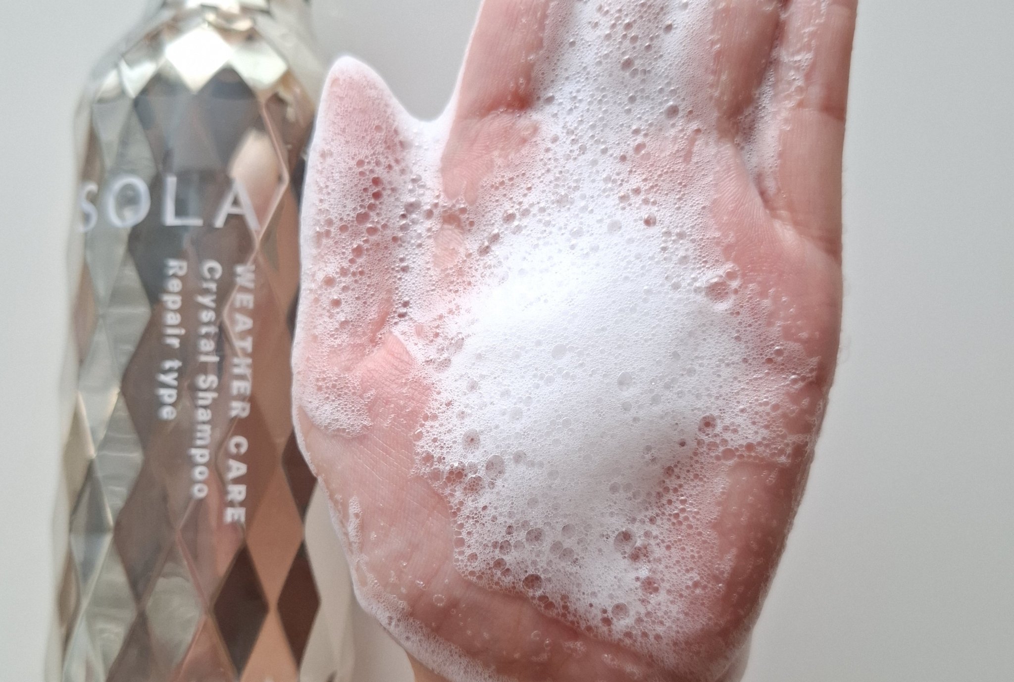 SOLA WEATHER CARE ソラ ウェザーケア クリスタル シャンプー/ヘアトリートメント リペアタイプのクチコミ「晴れても雨でも『輝く晴れツヤ髪へ』

天候による髪悩みに着目した【ウェザーケア処方】がPOIN.....」（3枚目）