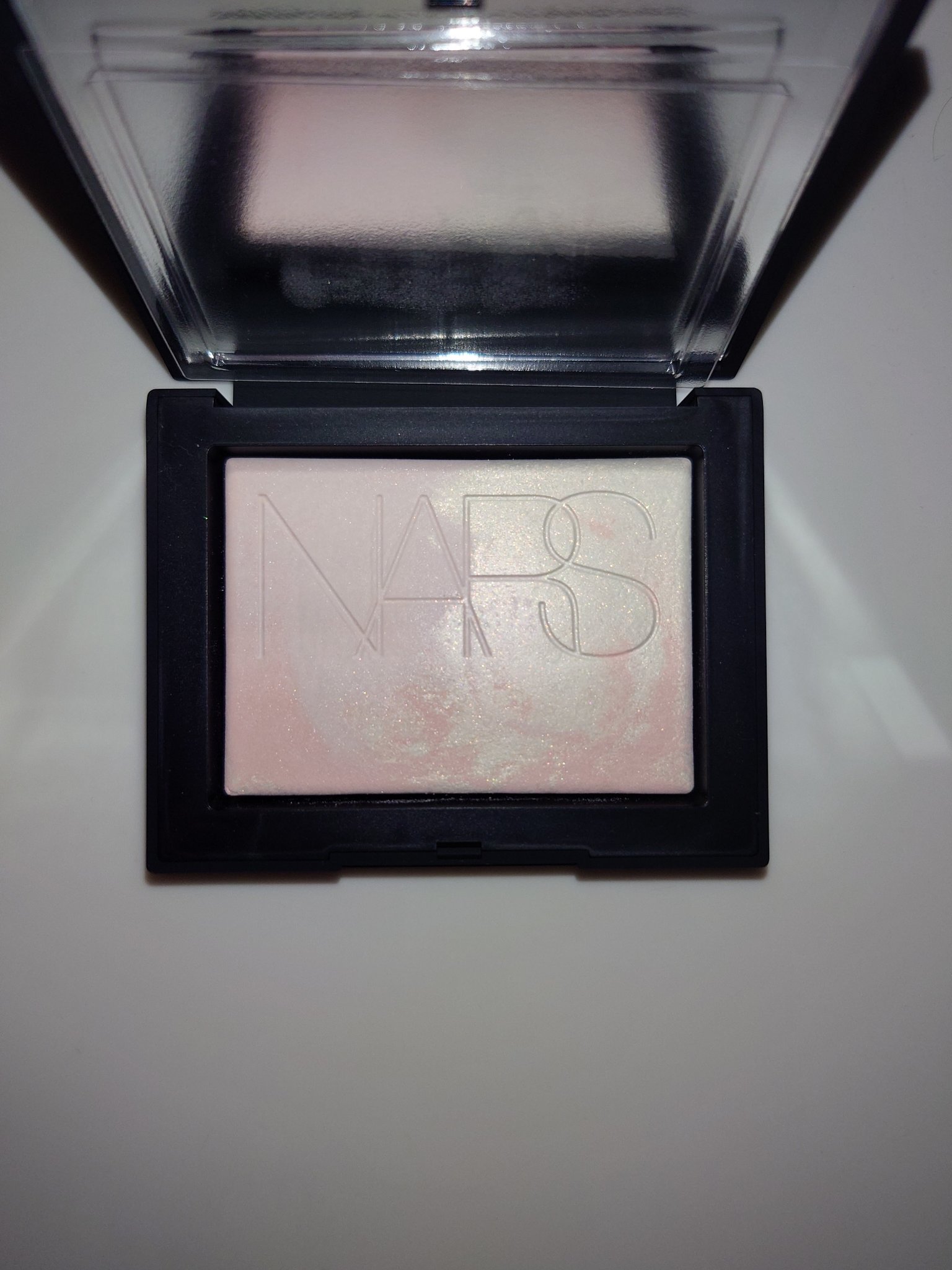 ライトリフレクティング プリズマティックパウダー 04454 SOLSTICE/NARS/プレストパウダーを使ったクチコミ（3枚目）