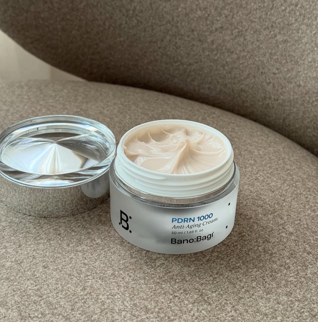 BANOBAGI様からいただきました！

良い点
初日から「しっとり感」「もっちり感」が感じられて、
肌なじみも良い
肌の赤みや炎症後のほてりが落ち着きやすくなった
（刺激が少ない印象）
継続使用すると、ハリ・弾力がアップしたような
手応え