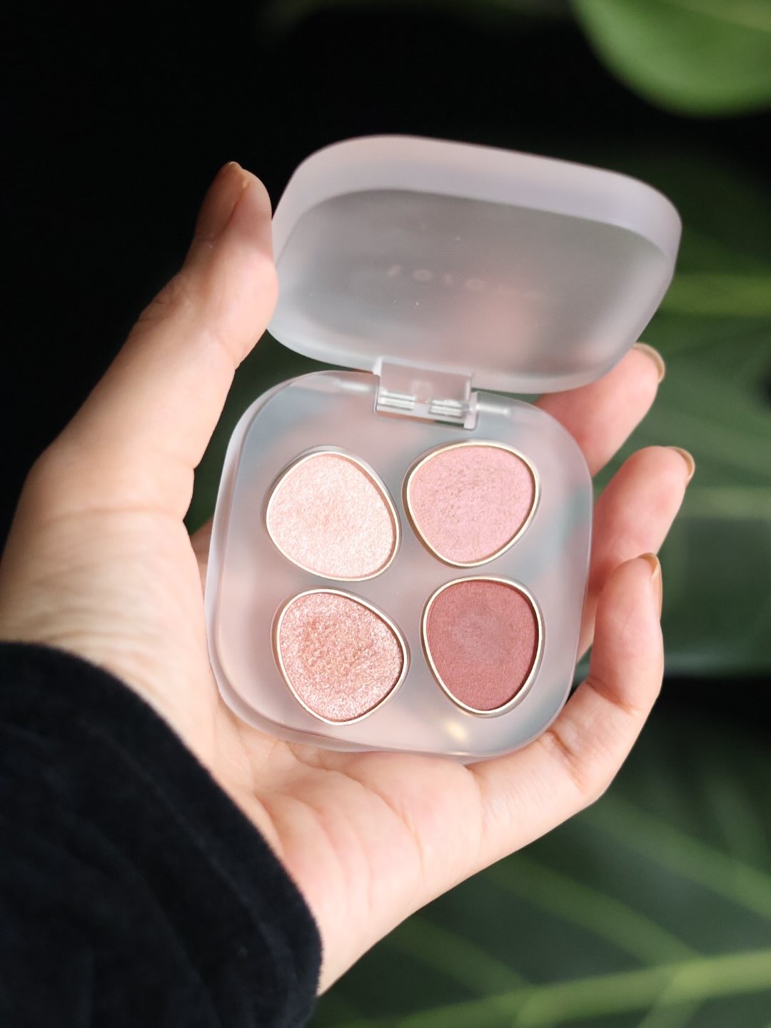 トーン ペタル フロート アイパレット/to/one/アイシャドウパレットを使ったクチコミ（3枚目）