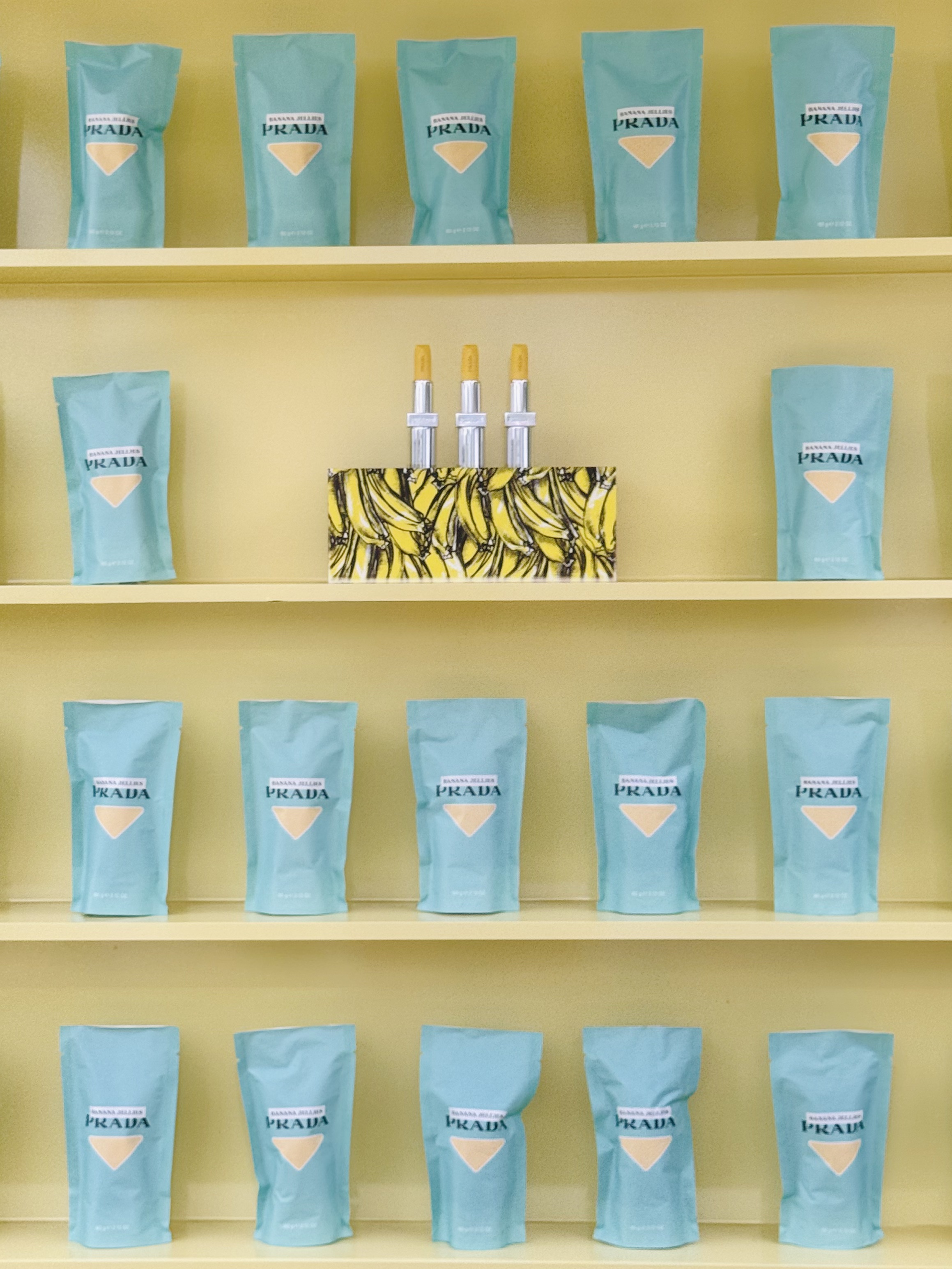 リップ バーム フロスティング ケア/PRADA BEAUTY/リップバームを使ったクチコミ（2枚目）