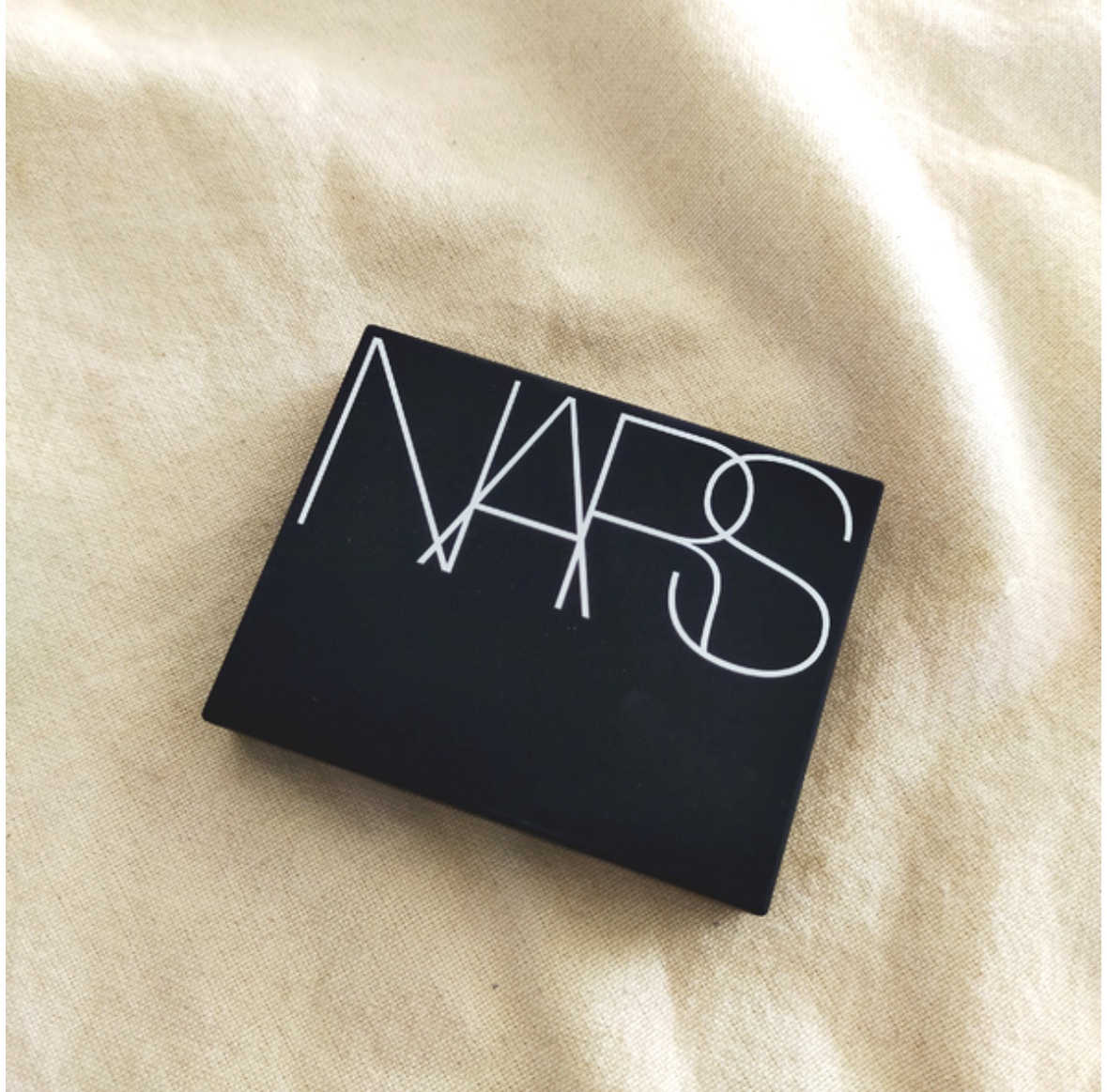 ライトリフレクティング プリズマティックパウダー/NARS/プレストパウダーを使ったクチコミ（3枚目）