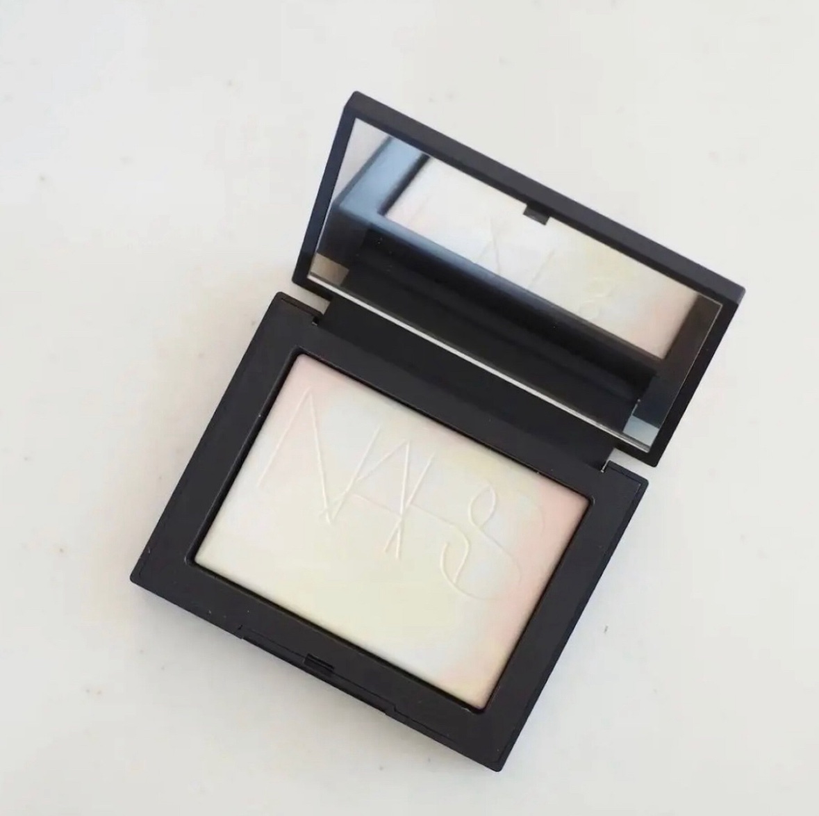 ライトリフレクティング プリズマティックパウダー/NARS/プレストパウダーを使ったクチコミ（2枚目）