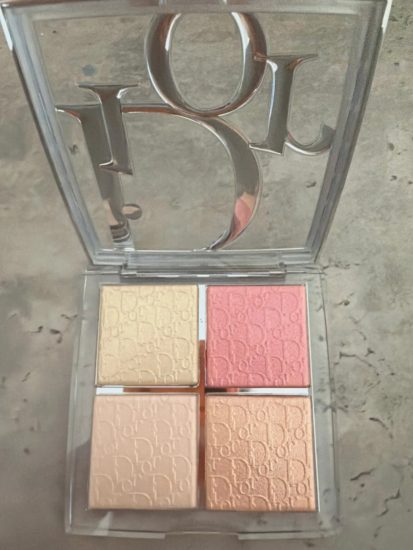 ディオール バックステージ フェイス グロウ パレット/Dior/ハイライトを使ったクチコミ(4枚目)