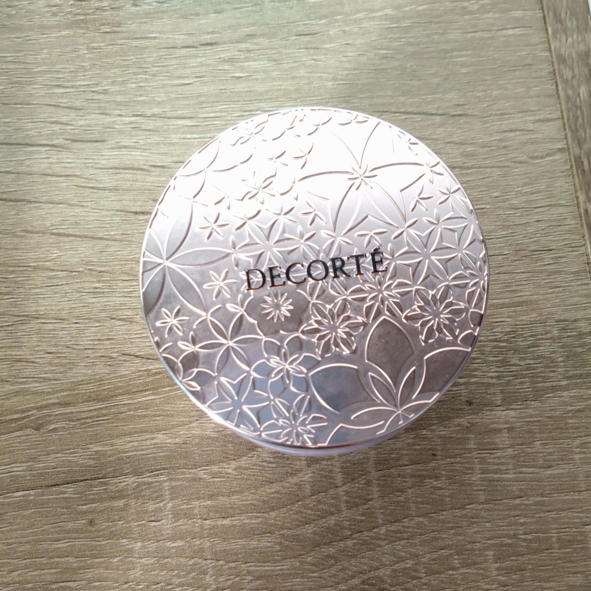 フェイスパウダー/DECORTÉ/ルースパウダーを使ったクチコミ（1枚目）