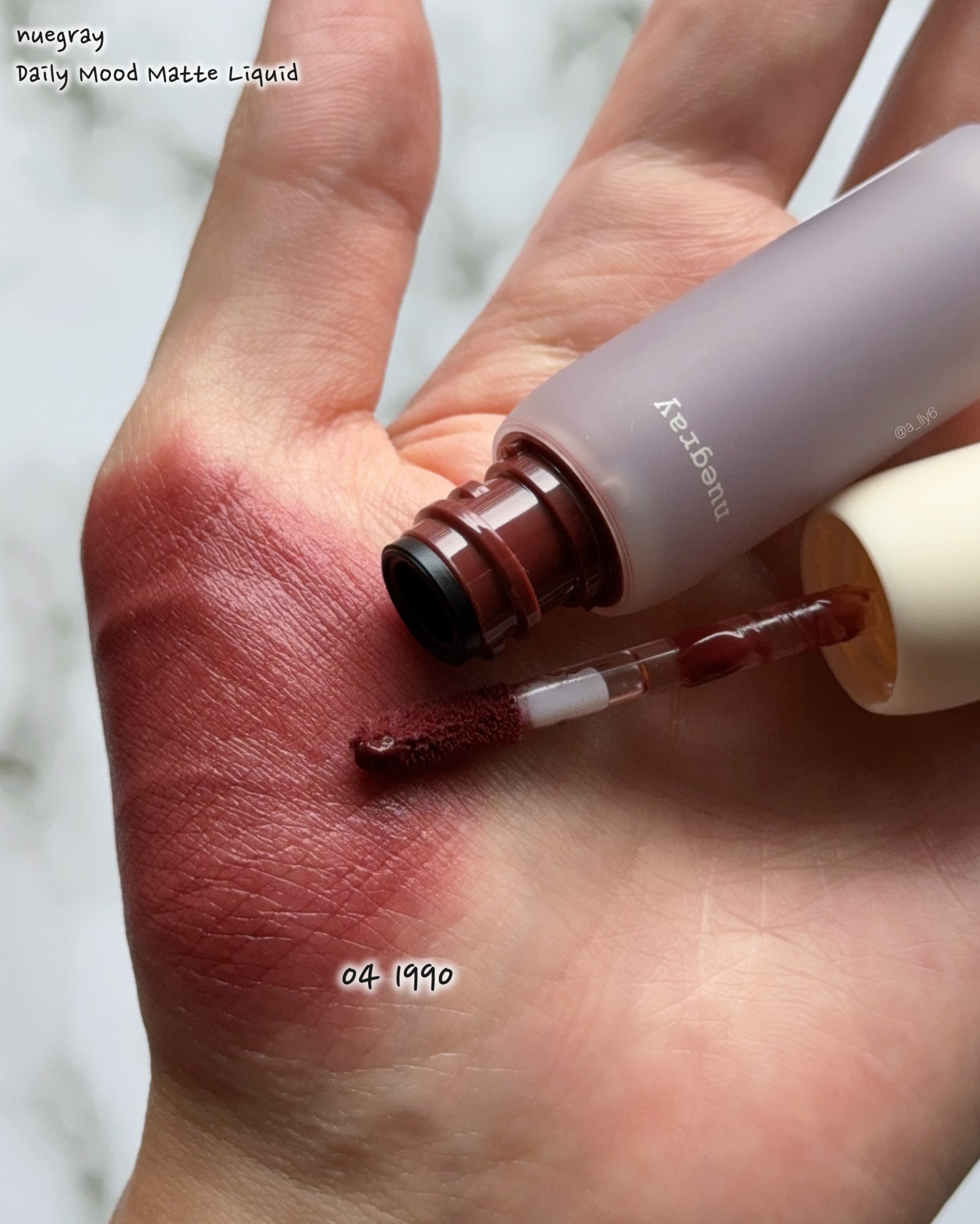 デイリームードマットリキッド/nuegray/リップグロスを使ったクチコミ（3枚目）