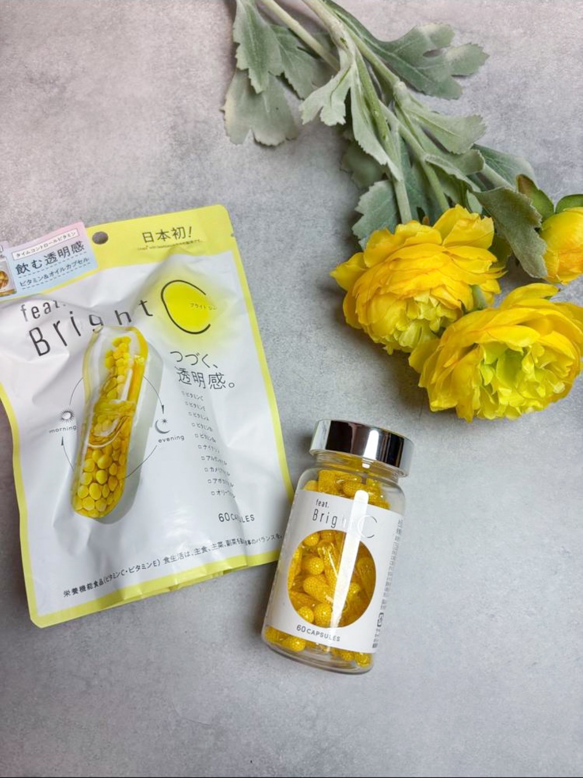 

同じシリーズのfeat.Bright Collagen 飲む、うるおい透明感を飲んでいて、とても気に入ってリピートしていたので、こちらも気になり購入してみました^^


カプセルの中に顆粒とオイルが入っていて新感覚！
ボトルが透明で中身