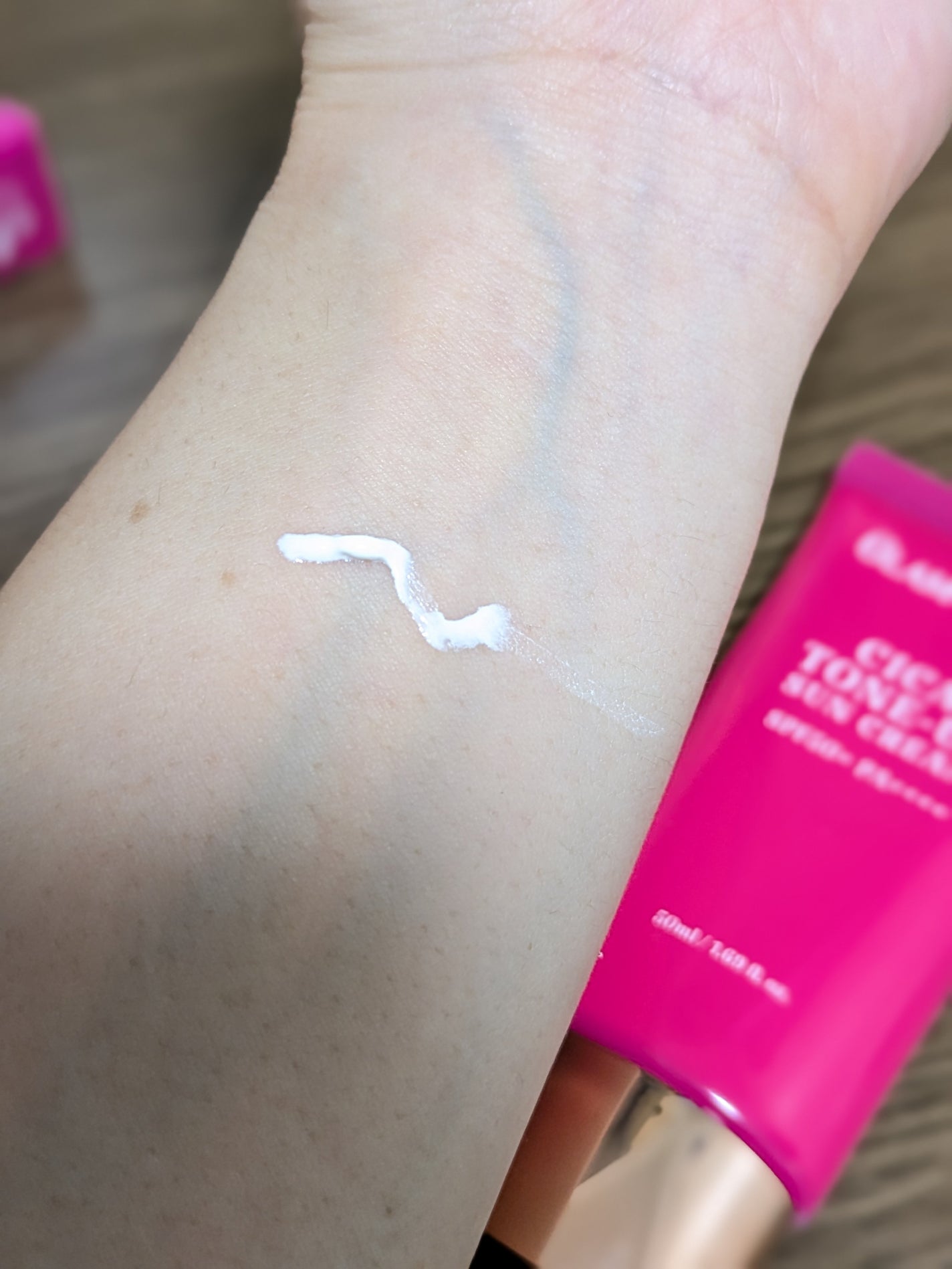 真紅 on LIPS 「LemonSquare様を通じて、GlamPink様から「シカ..」(4枚目)