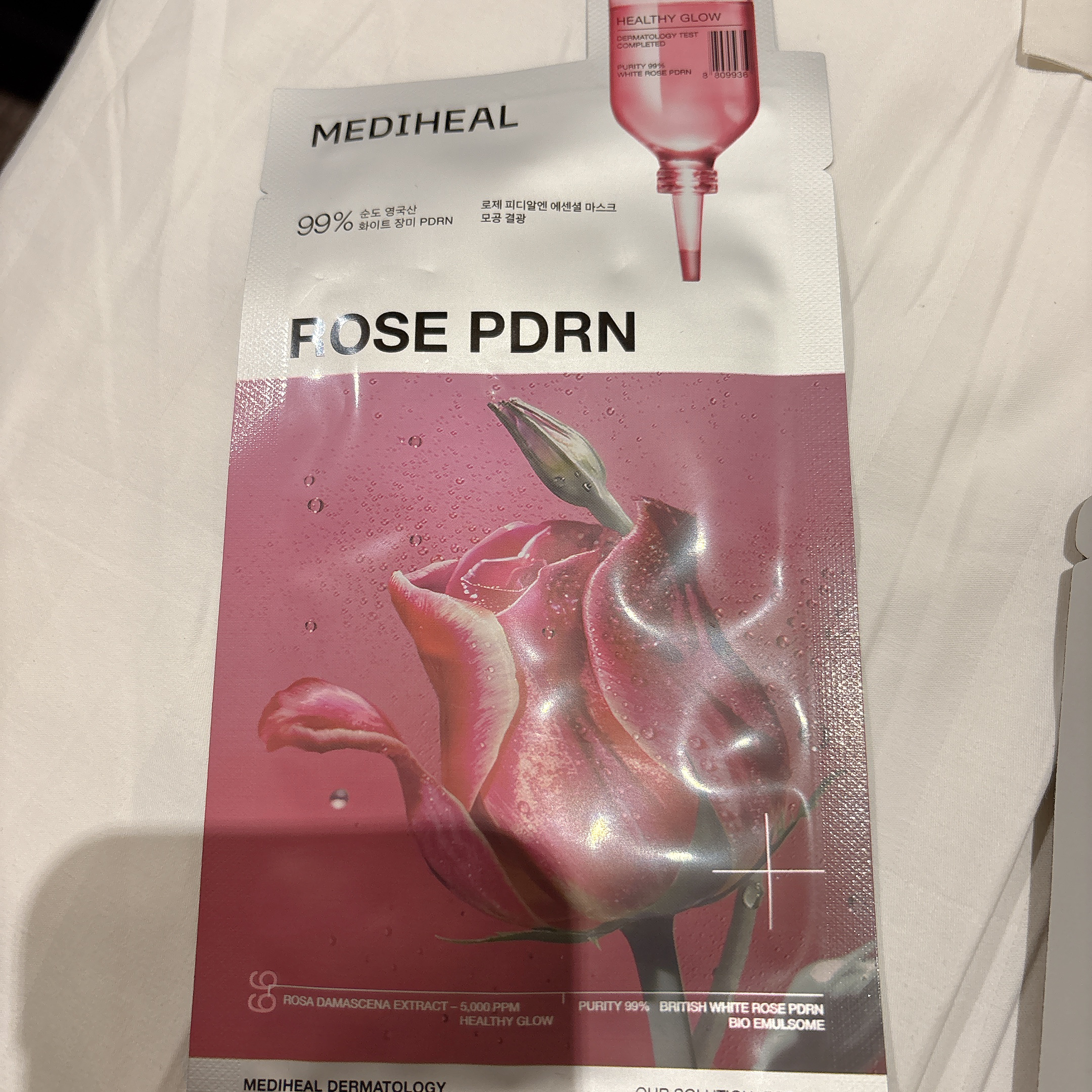 MEDIHEAL　ローゼPDRNエッセンシャルマスク

韓国で購入🇰🇷
その日に使ってみましたが、翌朝明らかに肌の調子が良くなったように感じました…！
私は刺激やピリピリも感じず使用出来ましたし、パック自体がちゅるちゅる系の薄い材質だっ