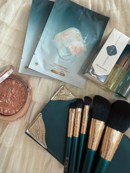 juin“見た目マイナス7歳を目指す” on LIPS 「購入品✨花西子🌸スクラッチ便乗しましてリップオイル2本をお会計..」(1枚目)