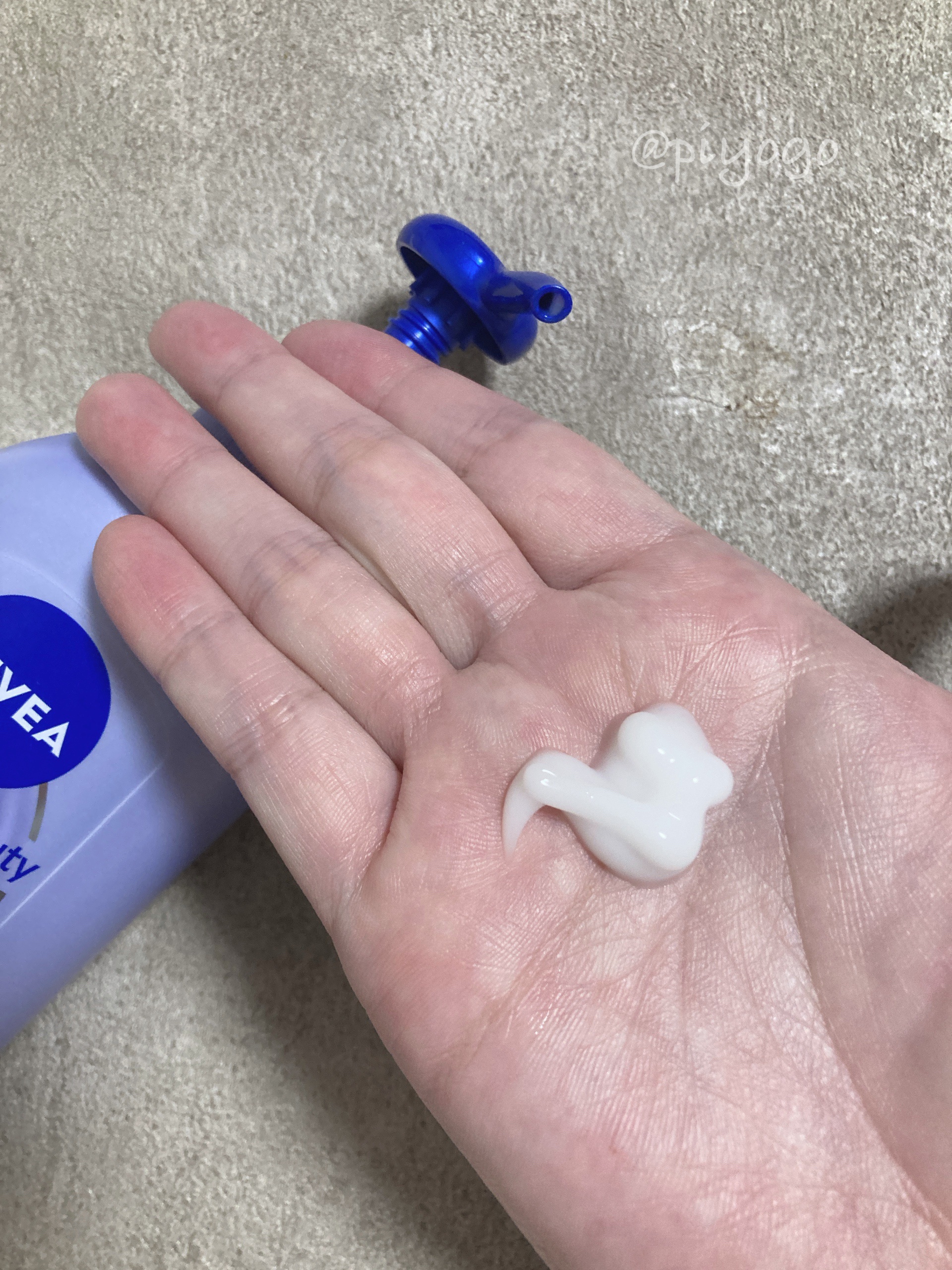 ニベア ルーセントビューティ ディープモイスチャー 浸透保湿美容液ボディミルク リッチローズの香り/ニベア/ボディミルクを使ったクチコミ（3枚目）