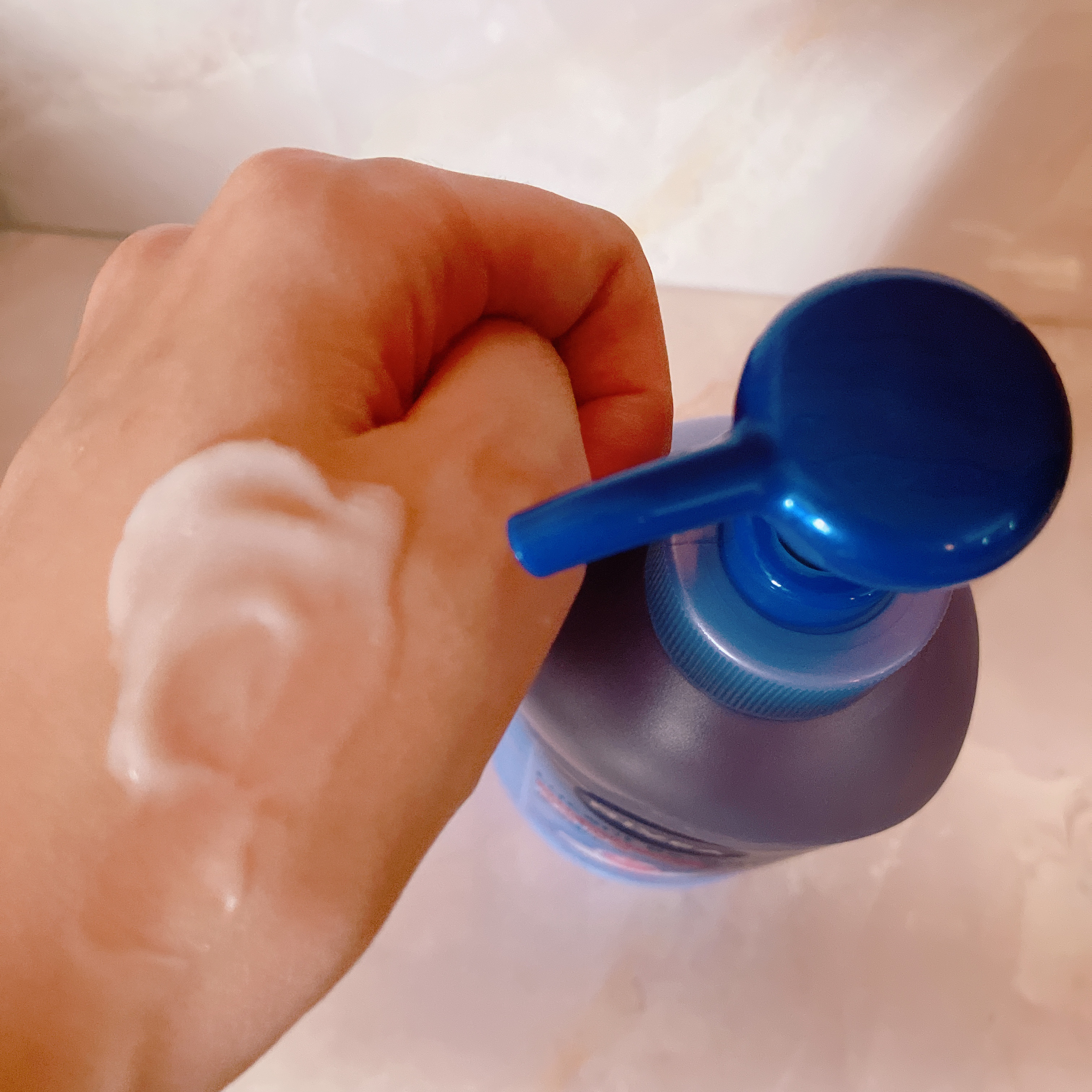 ニベア ルーセントビューティ ディープモイスチャー 浸透保湿美容液ボディミルク リッチローズの香り/ニベア/ボディミルクを使ったクチコミ（3枚目）