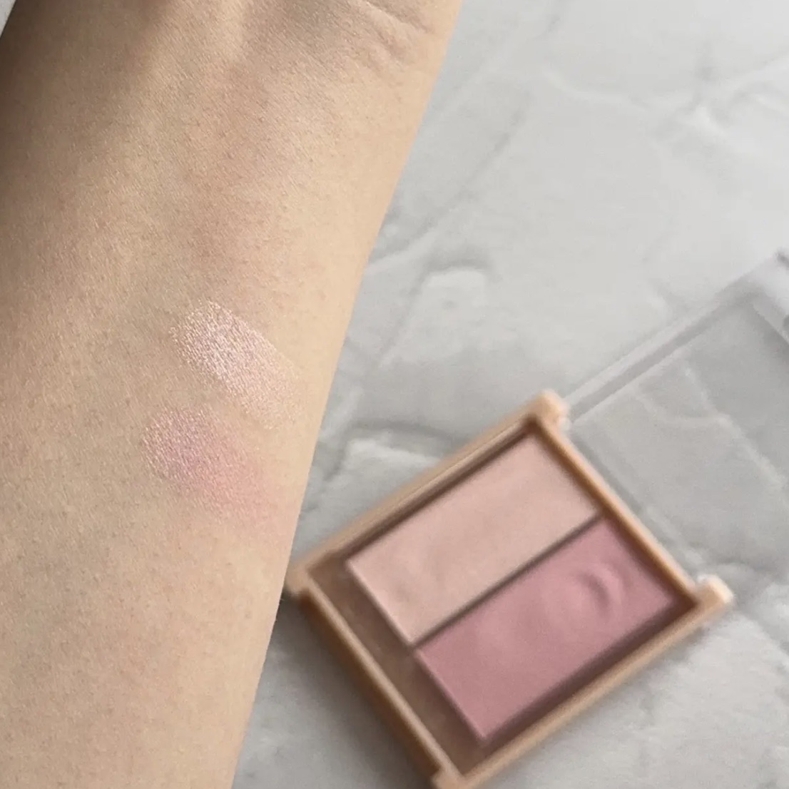 フェイスグロウカラー 03　ロマンスグロウ/CEZANNE/クリームハイライトを使ったクチコミ（2枚目）