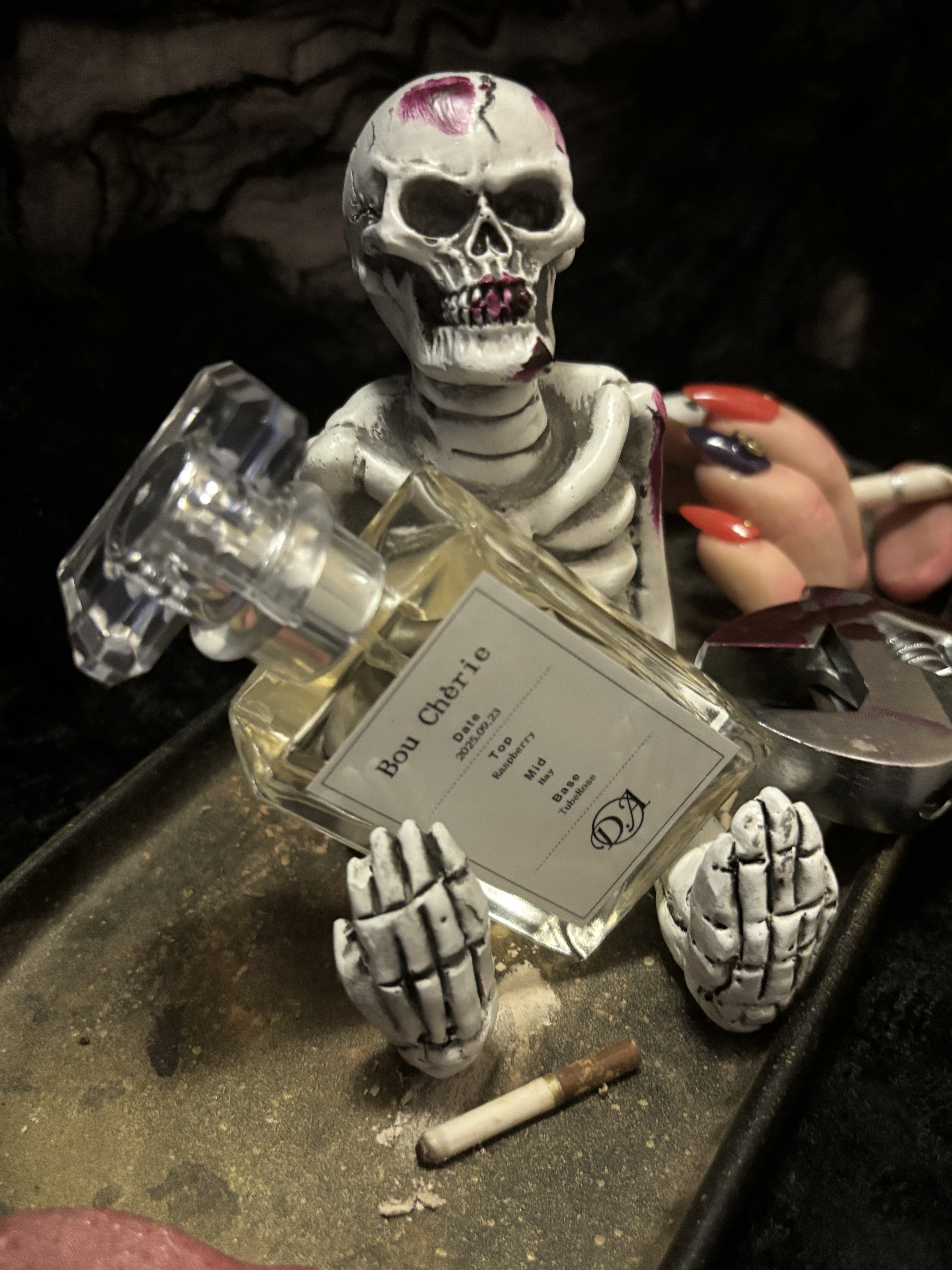 オリジナル香水。
Bou ch'erie 

Top
Raspberry
Mid
Hay
Base
TubeRose

ラズベリーとヘイとチューブローズ？

なんかフルーティーで甘い感じの香り

#オリジナル香水#香水 #パフューム 