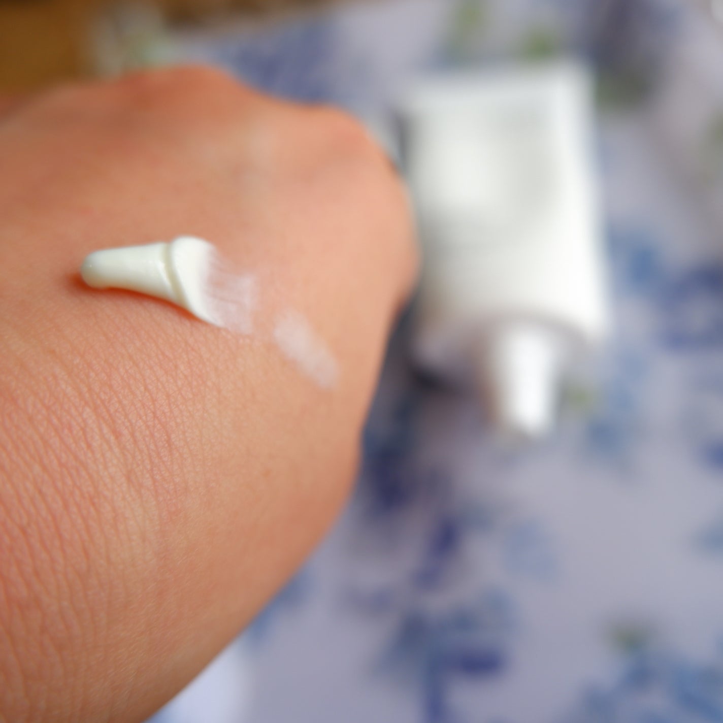 *chom* on LIPS 「スキンコットン手のおしろいUVクリームしっとりなのにベタつかな..」(2枚目)