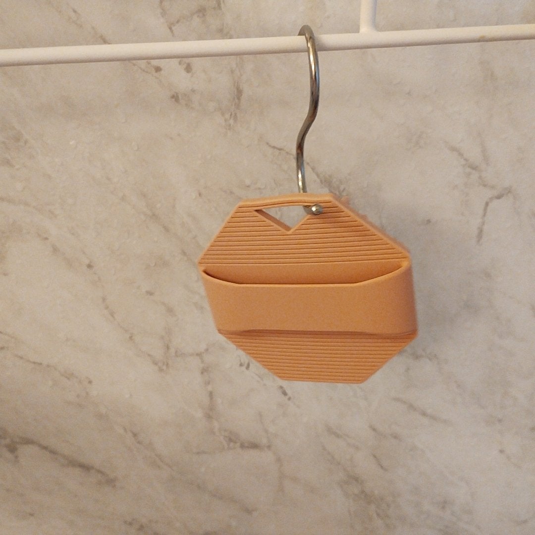 mcgroupakiko on LIPS 「秋口になり、人間も動物と言い聞かせながら抜け毛の増加をやり過ご..」(4枚目)