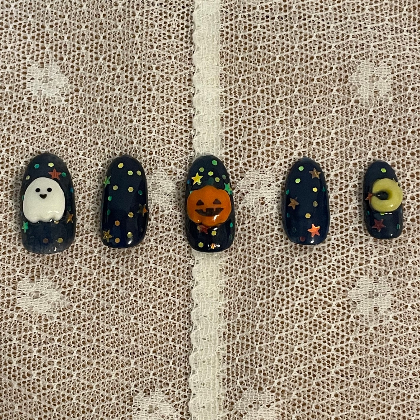 𐔌՞ . .՞ 𐦯 on LIPS 「暗闇で光るネイル🌃いいね、保存嬉しいです🎶#ネイル#ジェルネイ..」(1枚目)