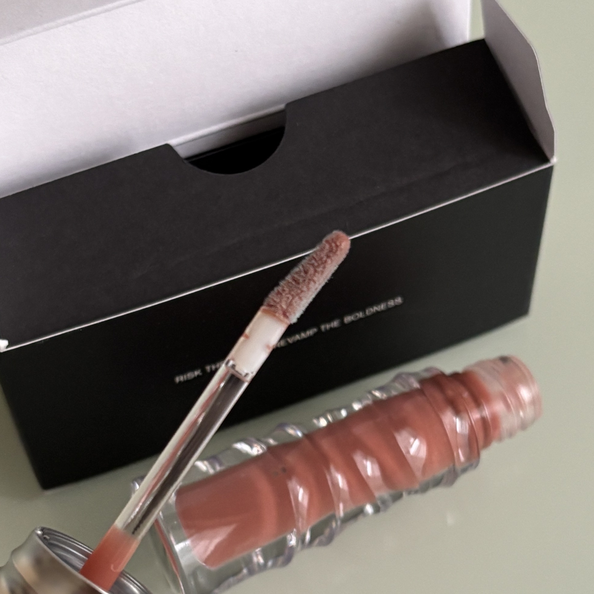 BE BOLD LIPGLOSS /RISKY /リップグロスを使ったクチコミ（3枚目）