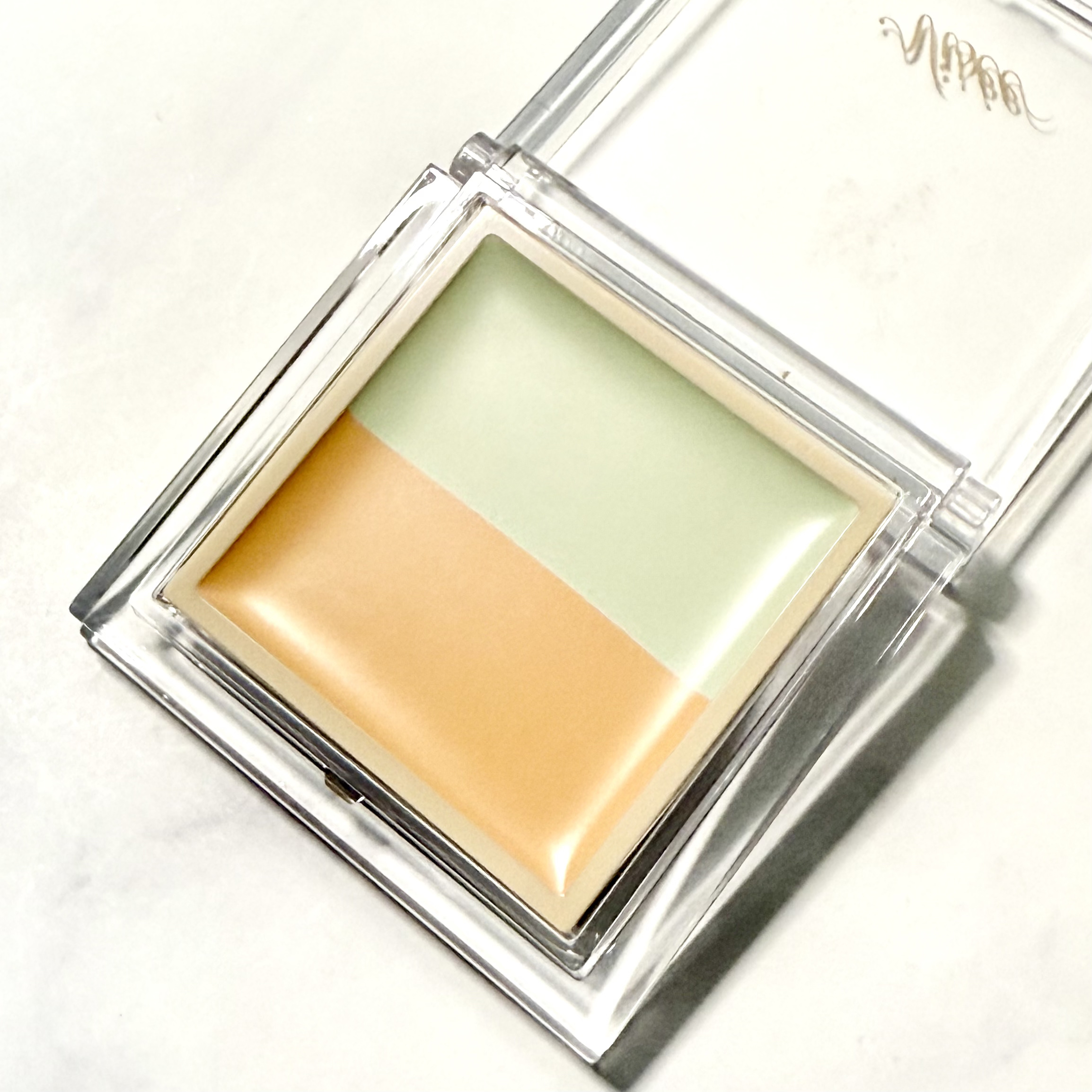 カラーデュオ トリック コンシーラー 02 グリーントリック(ナチュラルベージュ)/Visée/パレットコンシーラーを使ったクチコミ（2枚目）