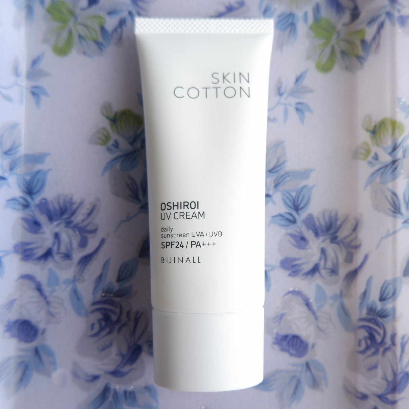 *chom* on LIPS 「スキンコットン手のおしろいUVクリームしっとりなのにベタつかな..」(1枚目)