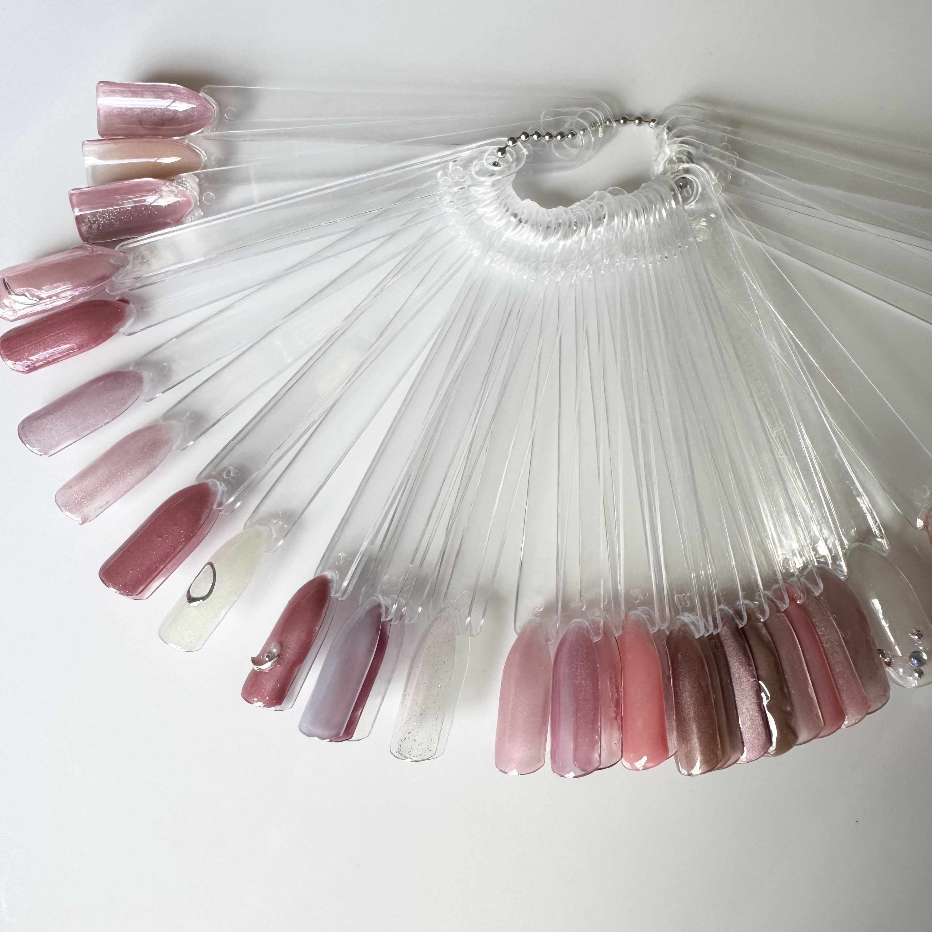 カラフルネイルズ/キャンメイク/マニキュアを使ったクチコミ（2枚目）