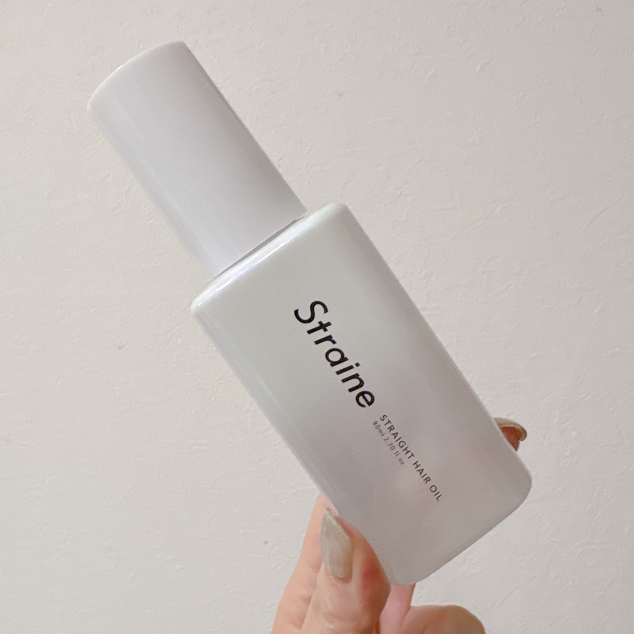 ⭐️ Straine ストレートヘアオイル⭐️⁣
⁣
⁣
縮毛補修発想で自分史上最高のシルクストレート髪へ導いてくれるヘアオイルだよ😊⁣
⁣
⁣
うねりを抑えて、さらツヤ続くストレート髪をキープ✨⁣
⁣
⁣
高保湿成分が髪の内側に潤いを閉