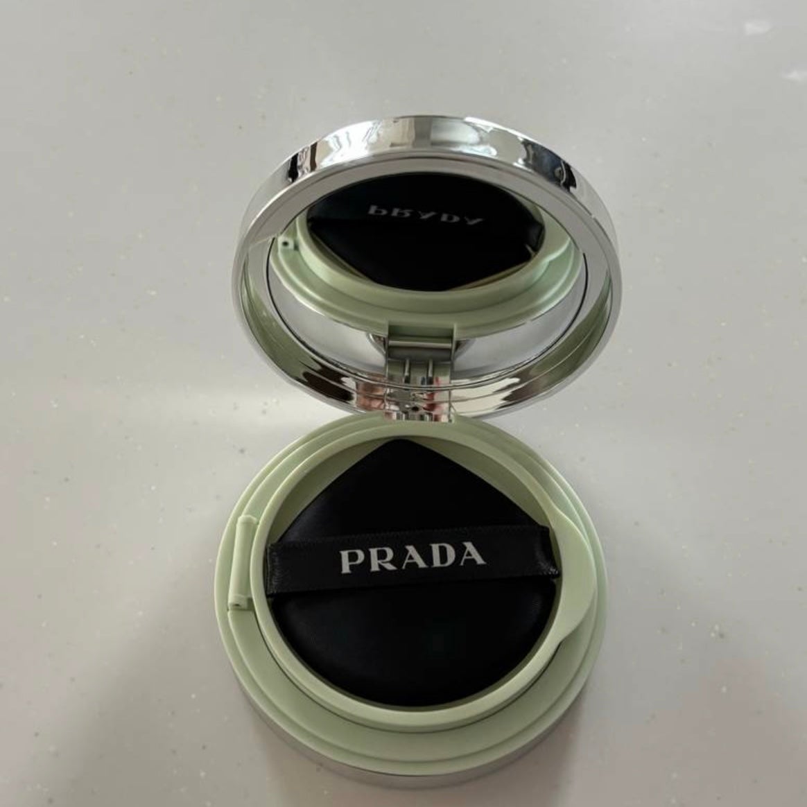プラダ メッシュ クッション/PRADA BEAUTY/クッションファンデーションを使ったクチコミ(2枚目)