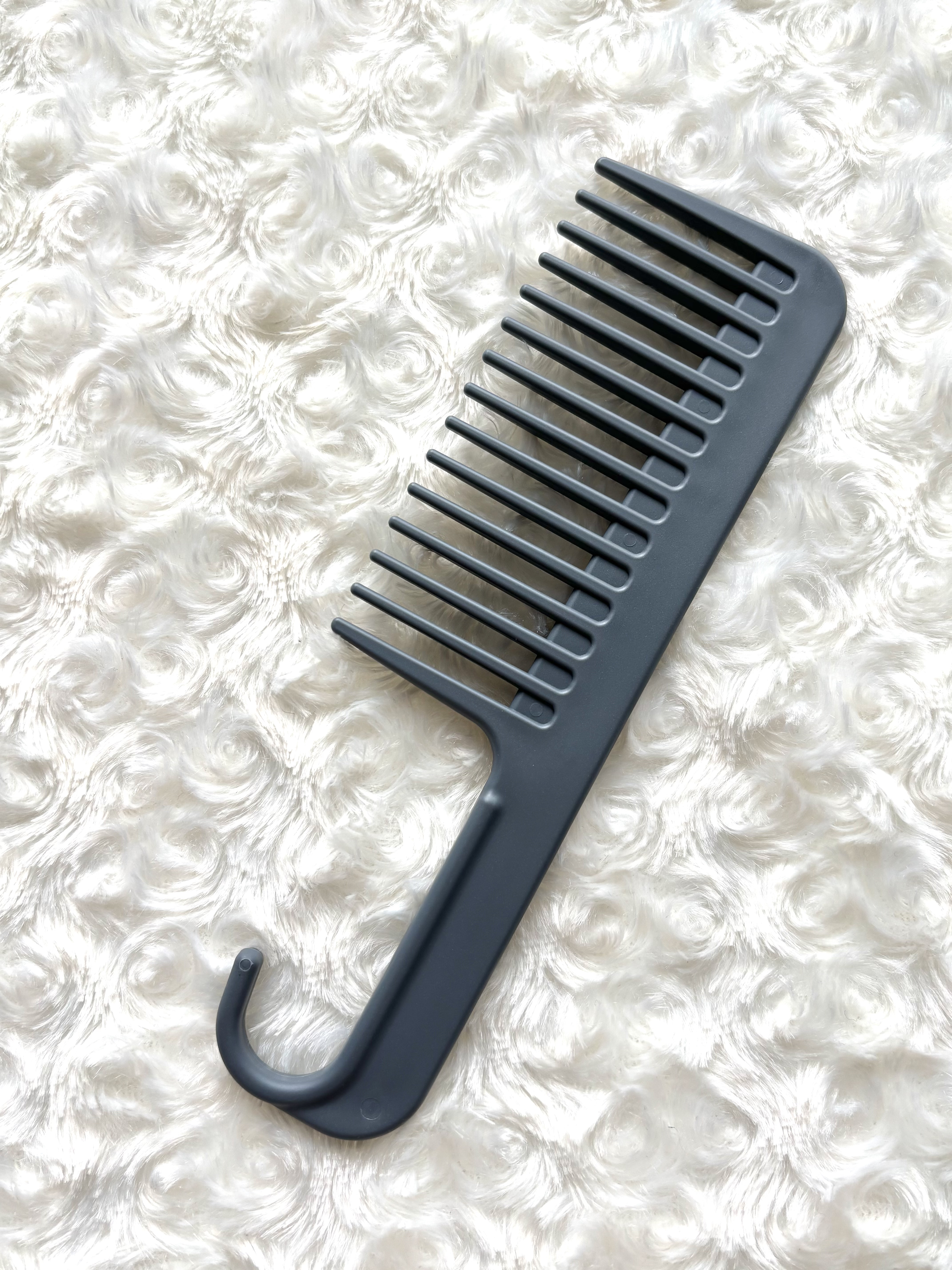 セリア トリートメントコームのクチコミ「セリア購入品♡


最近、ヘアケアに目覚めまして、購入してみました🙋‍♀️✨️


トリートメ.....」（2枚目）