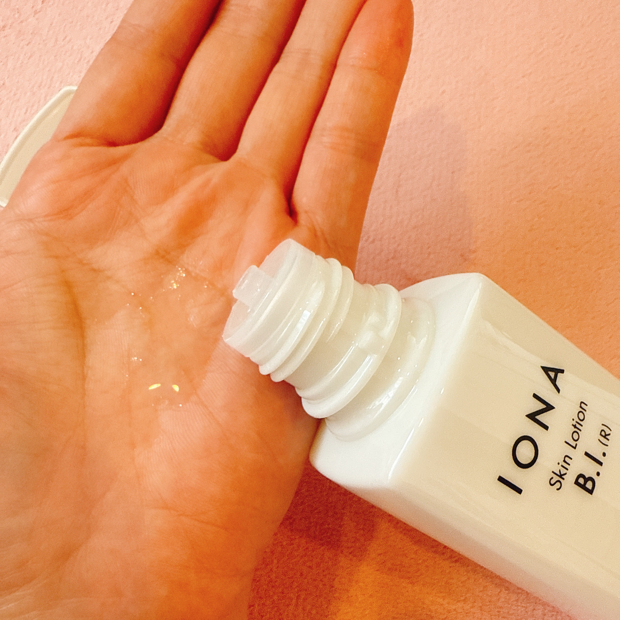 IONA スキンローション B・Iのクチコミ「
イオナスキンローションB.Iをお試し中

岩石抽出物(保湿成分)を配合した
保湿化粧水で、イ.....」（2枚目）