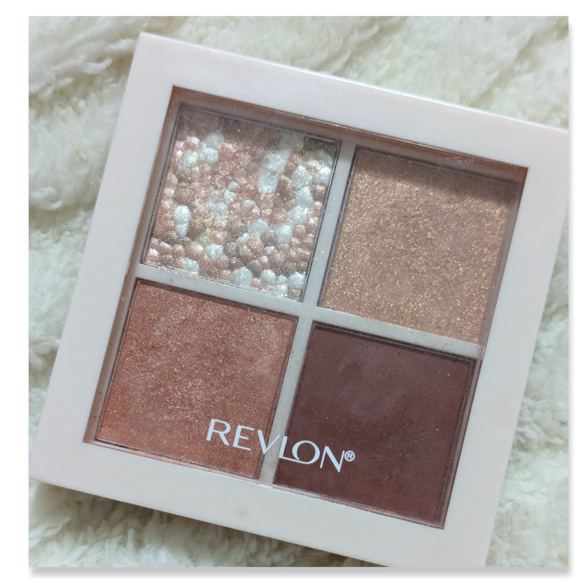 レブロン ダズル アイシャドウ クアッド/REVLON/アイシャドウパレットを使ったクチコミ（3枚目）