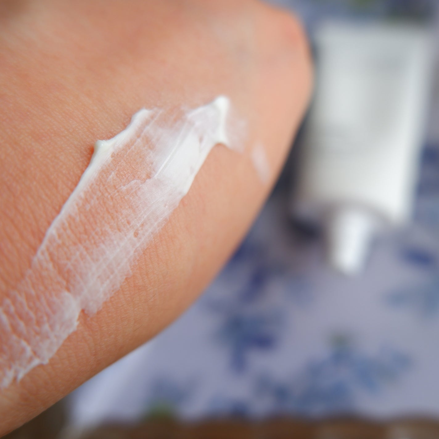 *chom* on LIPS 「スキンコットン手のおしろいUVクリームしっとりなのにベタつかな..」(3枚目)