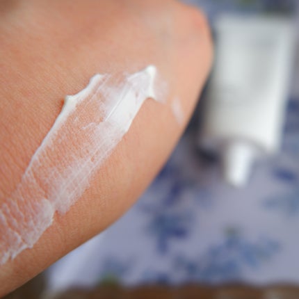 *chom* on LIPS 「スキンコットン手のおしろいUVクリームしっとりなのにベタつかな..」(3枚目)