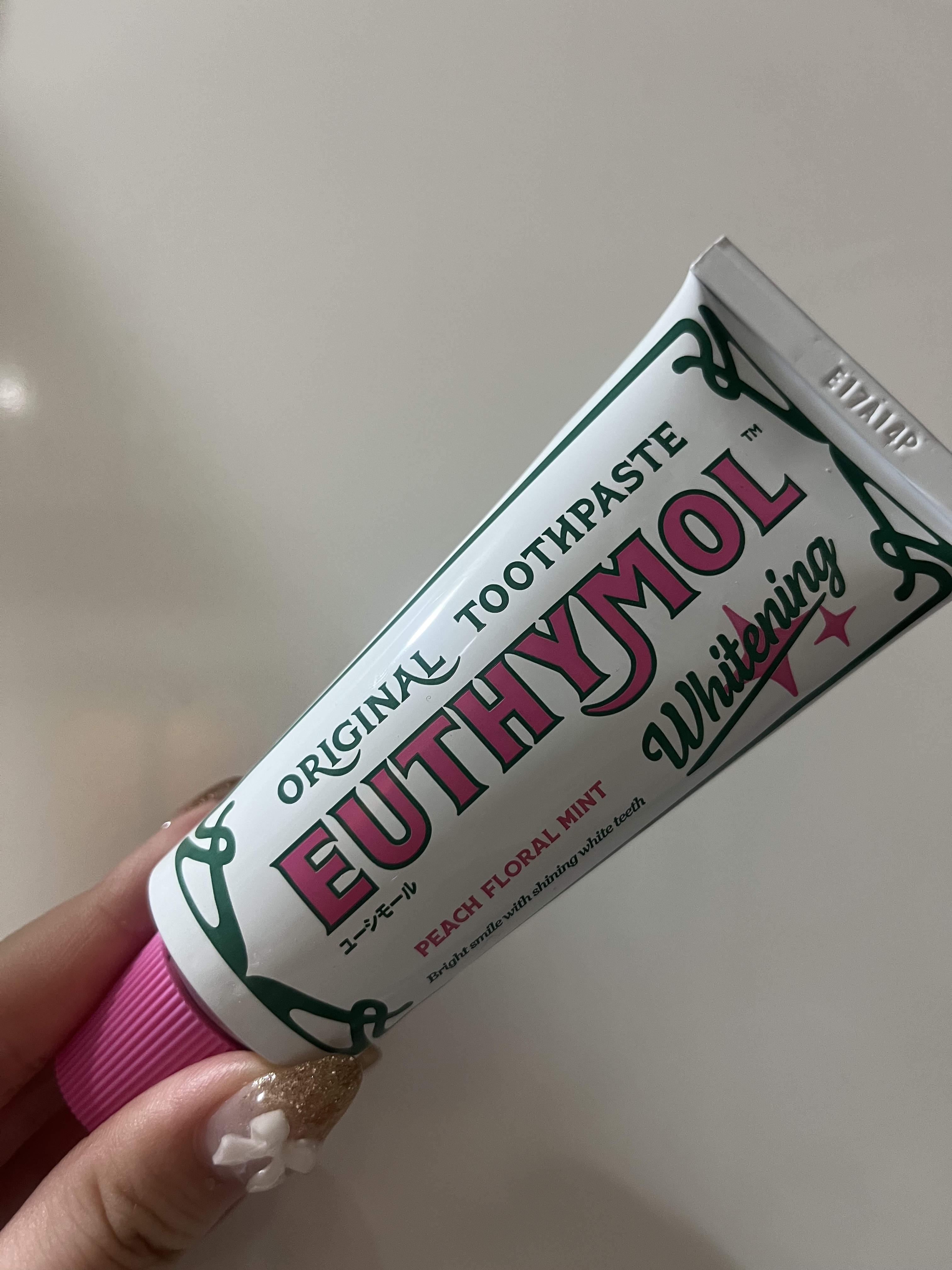 EUTHYMOL
ホワイトニング美白歯磨き粉

☑︎お家でホワイトニングケアしたくてget🪥🫧

歯磨き粉の感じ大好き！
味も美味しいし←メンソール感も◎

たださ、歯磨き粉硬すぎて
出しにくい、、
そしてチューブの途中でキレて変なとこ