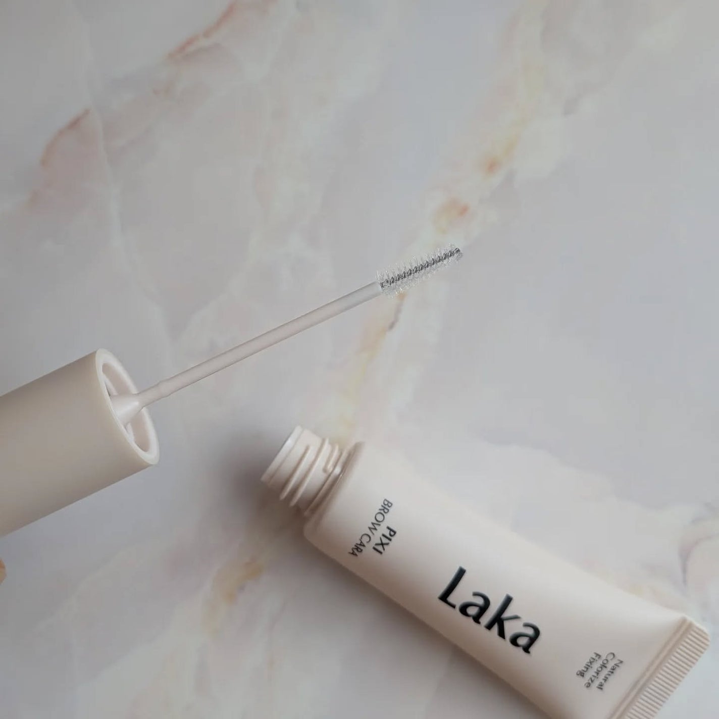 ラカ ピクシーブロウカラ/Laka/眉マスカラを使ったクチコミ(2枚目)