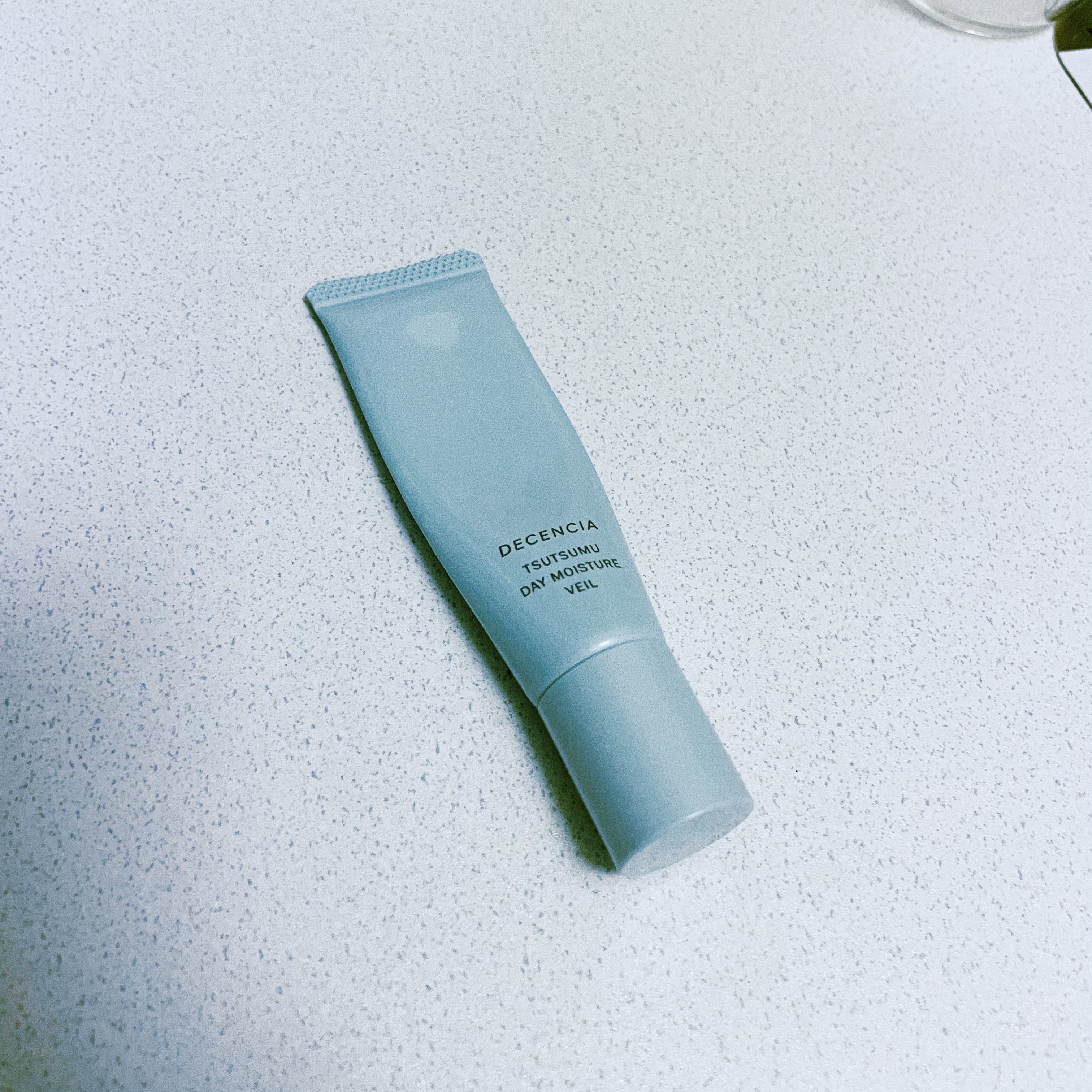 ディセンシア つつむ デイ モイスチャーヴェール/DECENCIA/フェイスクリームを使ったクチコミ（1枚目）