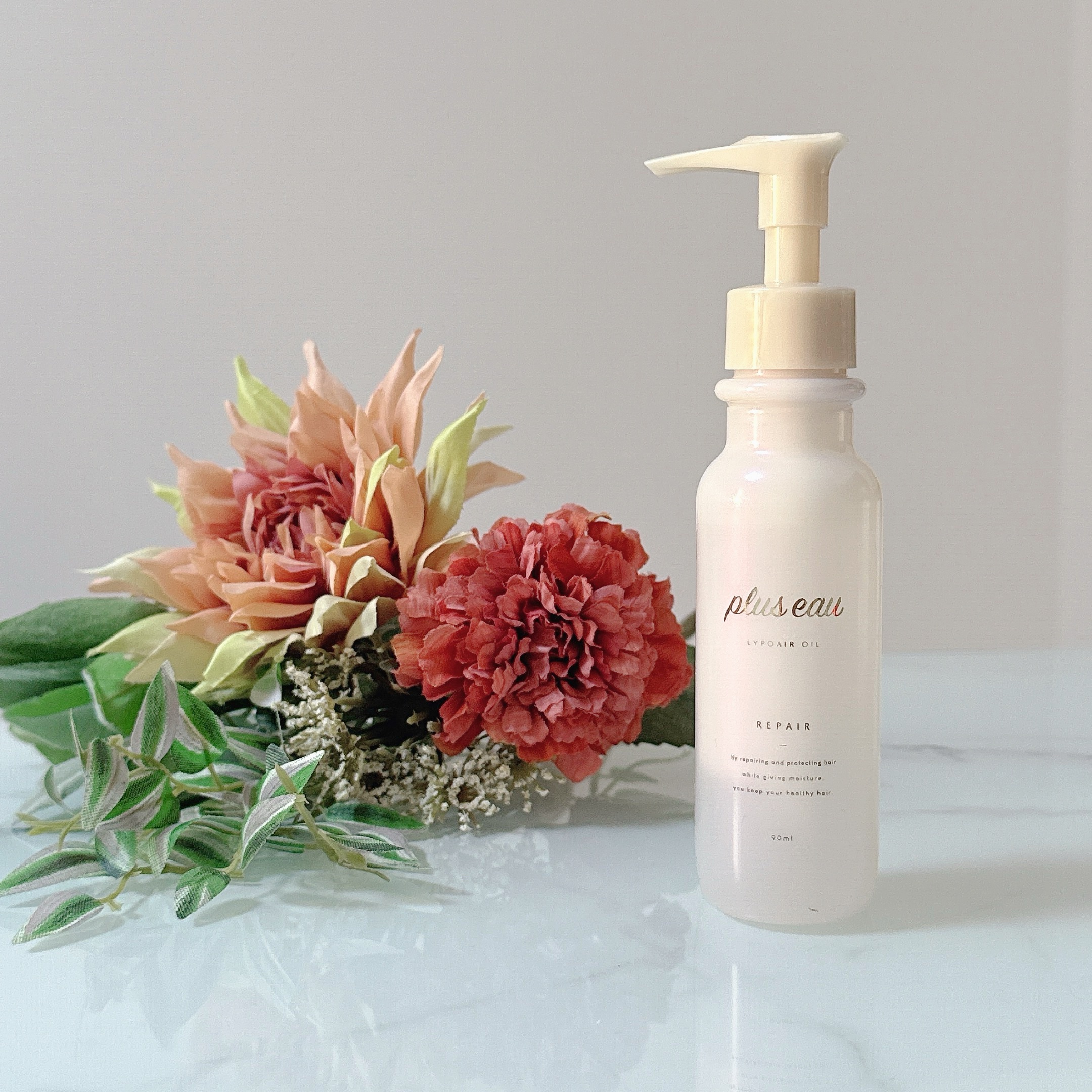 最近髪の熱ダメージが気になり使いはじめたのがこちら
日常的なヘアアイロンやドライヤーによる熱ダメージから守ってくれるヘアオイル

こっくりとしたテクスチャーでしっとりタイプですがベタつかないので使いやすい

パサつきが気になる人におすすめし