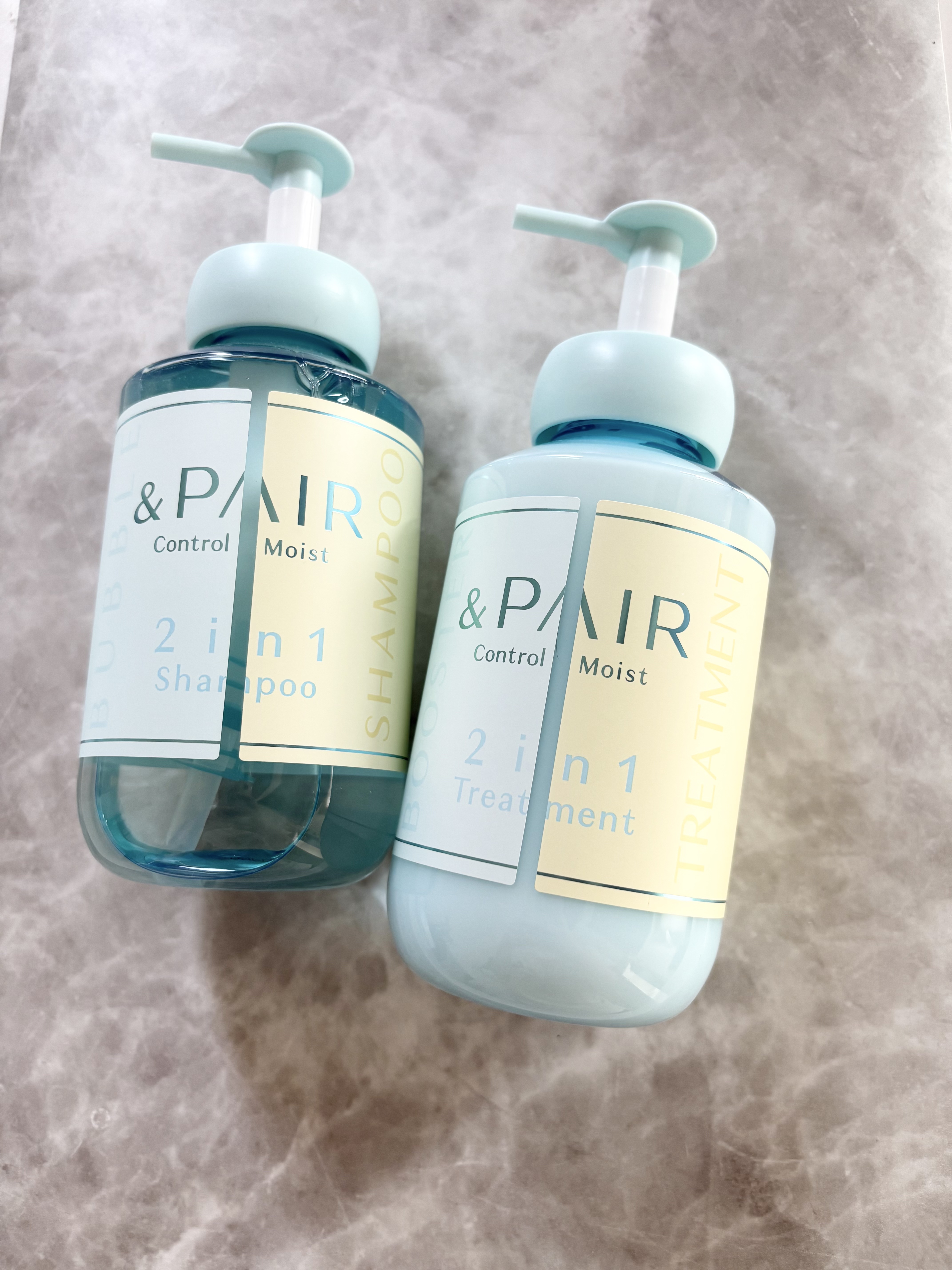 うねり、パサつきをケアをしながら
うるおいのあるしっとりとした仕上がりに導いてくれます

ブルージャスミンinイエローピーチの香りが高級感があって甘すぎずフレッシュで華やかな香りで癒されました