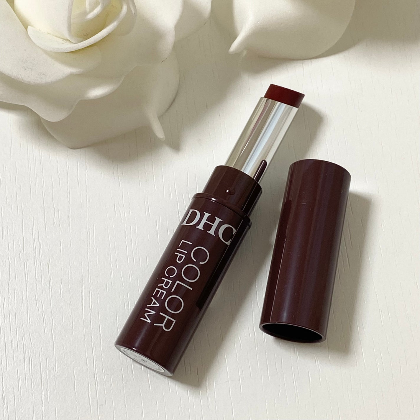 ちゃの on LIPS 「DHCリップクリーム唇になじみやすい透け感のあるシアー発色💫こ..」(1枚目)