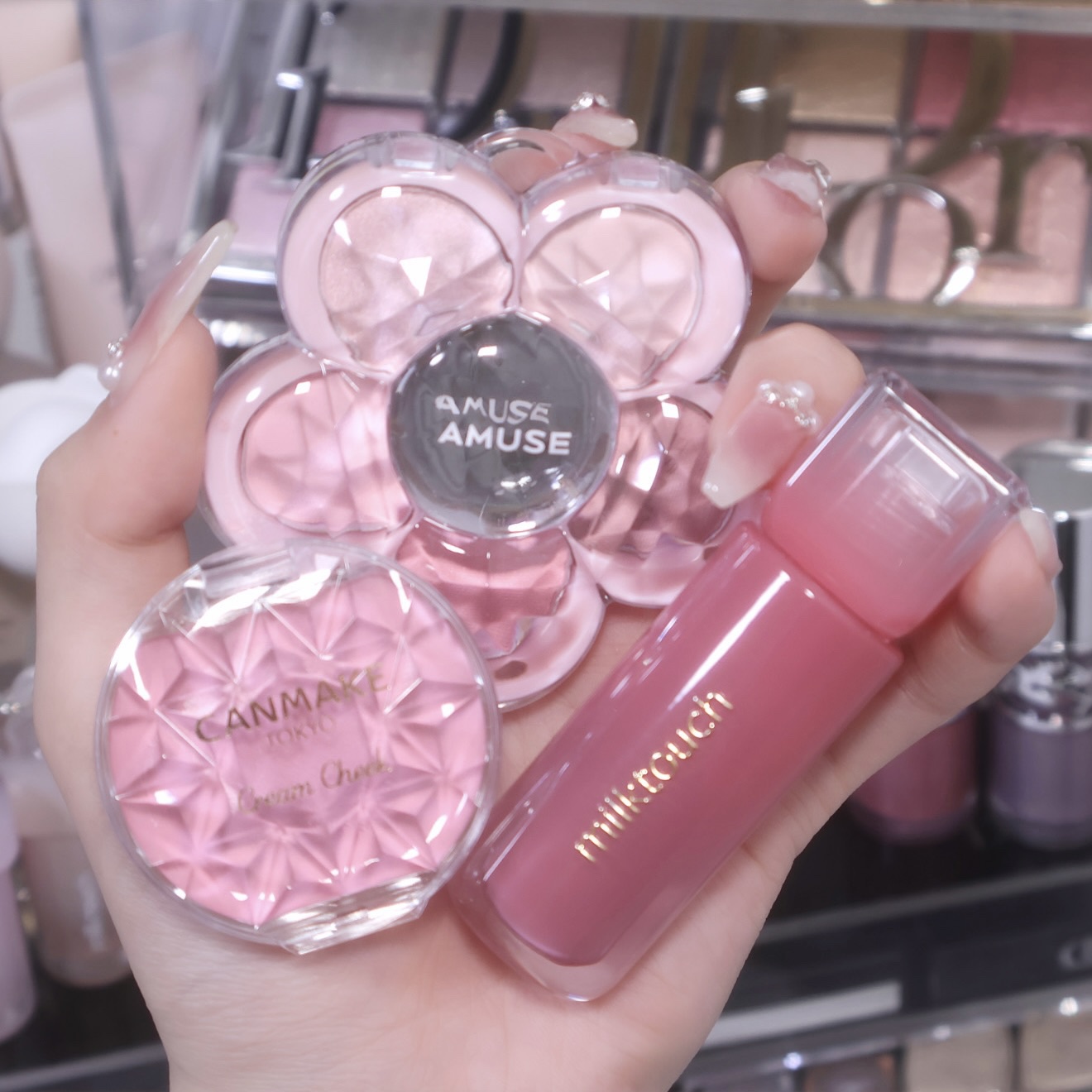 デューステインシアーリップグロス/Milk Touch/リップグロスを使ったクチコミ（1枚目）