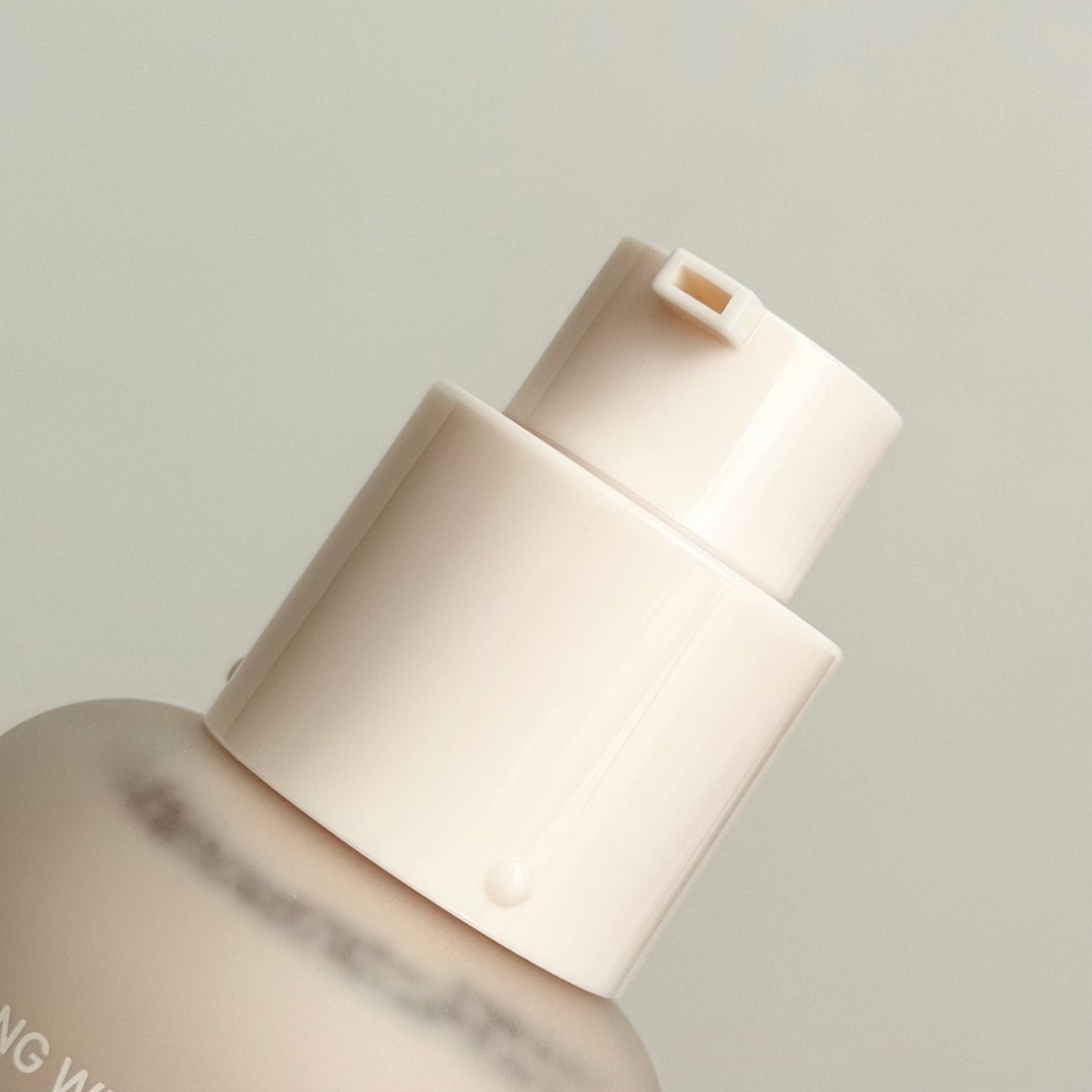 ロングウェアリング ファンデーション ミニ/2aN/リキッドファンデーションを使ったクチコミ(2枚目)