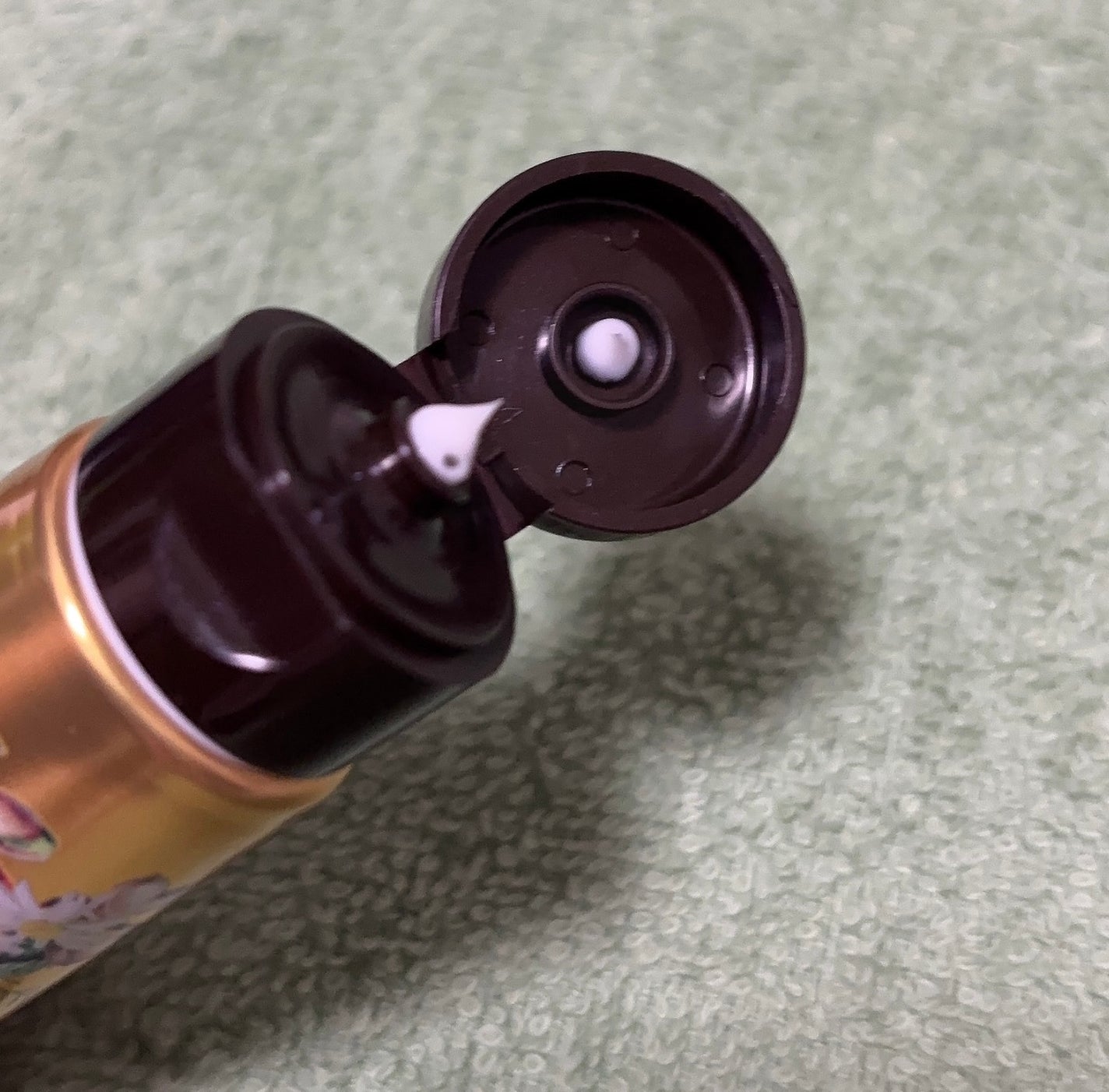 バターとマヌカハニーのしっとりハンドクリーム ネクタリンハニーの香り/AHALO BUTTER/ハンドクリームを使ったクチコミ(3枚目)