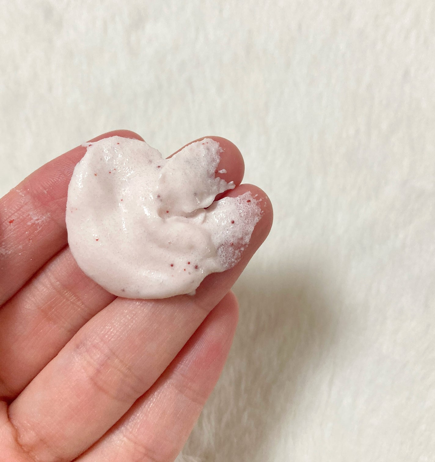 ダヴ ふわとろクリーミースクラブ ザクロ&シアバター/ダヴ/ボディスクラブを使ったクチコミ(4枚目)