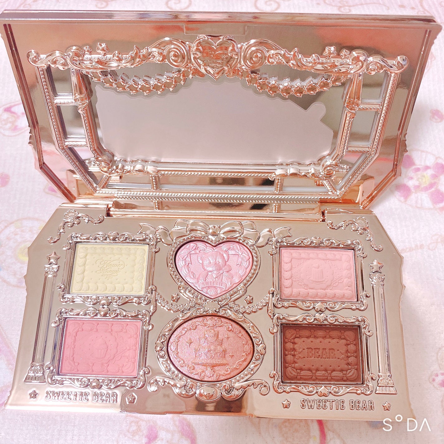 スウィーティーベア コレクション アイシャドウパレット FlowerKnows