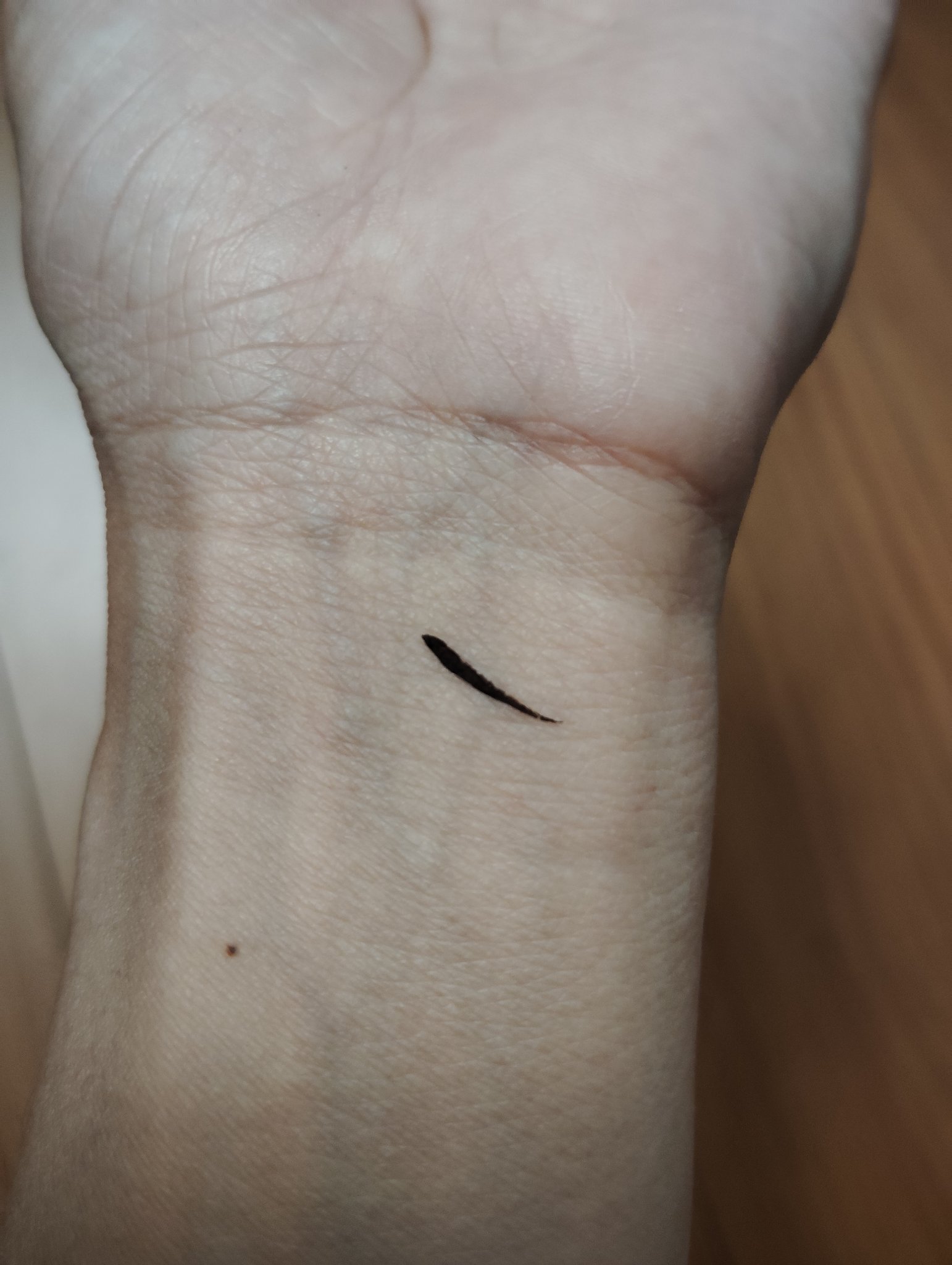 ベルベットライナー/LUMIURGLAS/リキッドアイライナーを使ったクチコミ（2枚目）