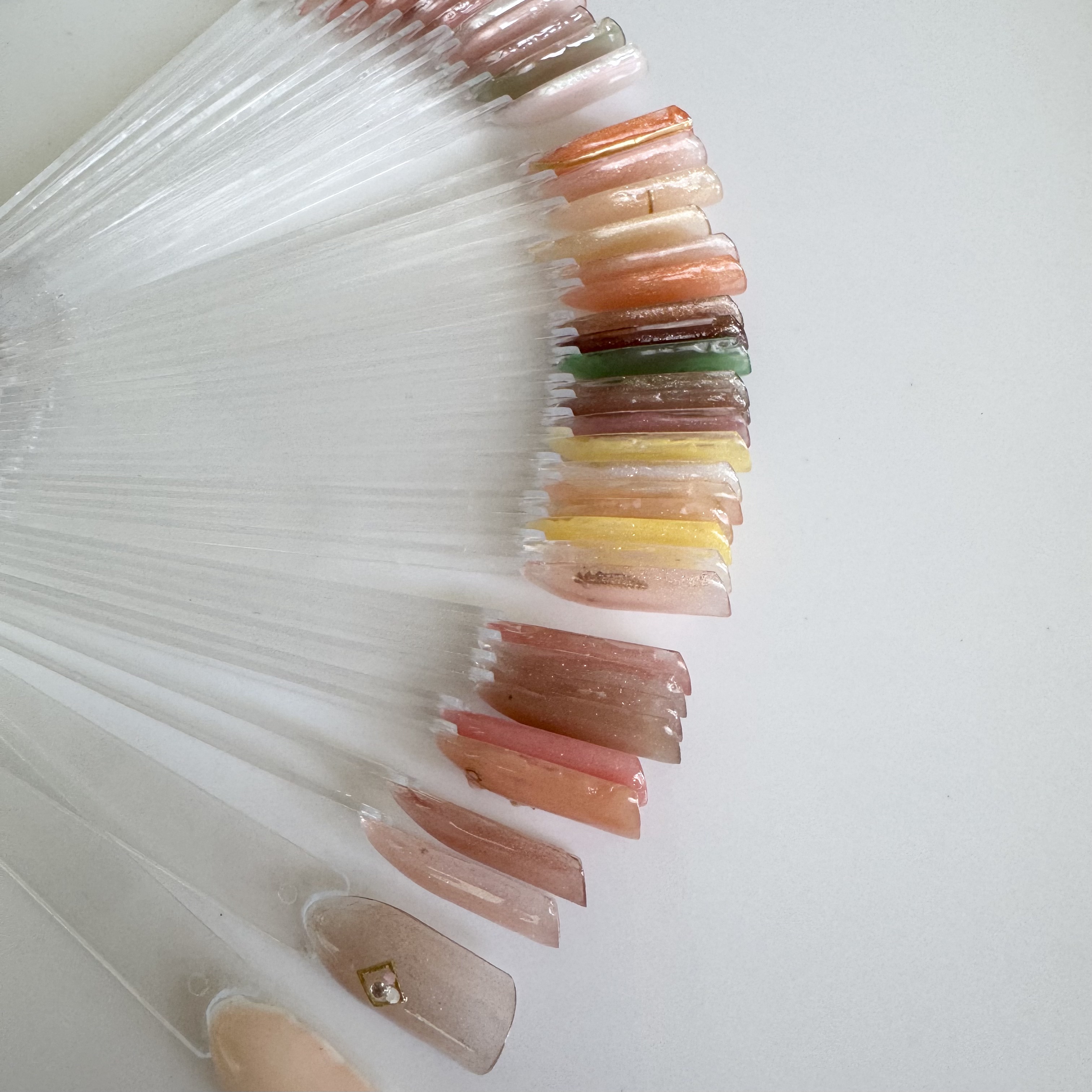 カラフルネイルズ/キャンメイク/マニキュアを使ったクチコミ（1枚目）