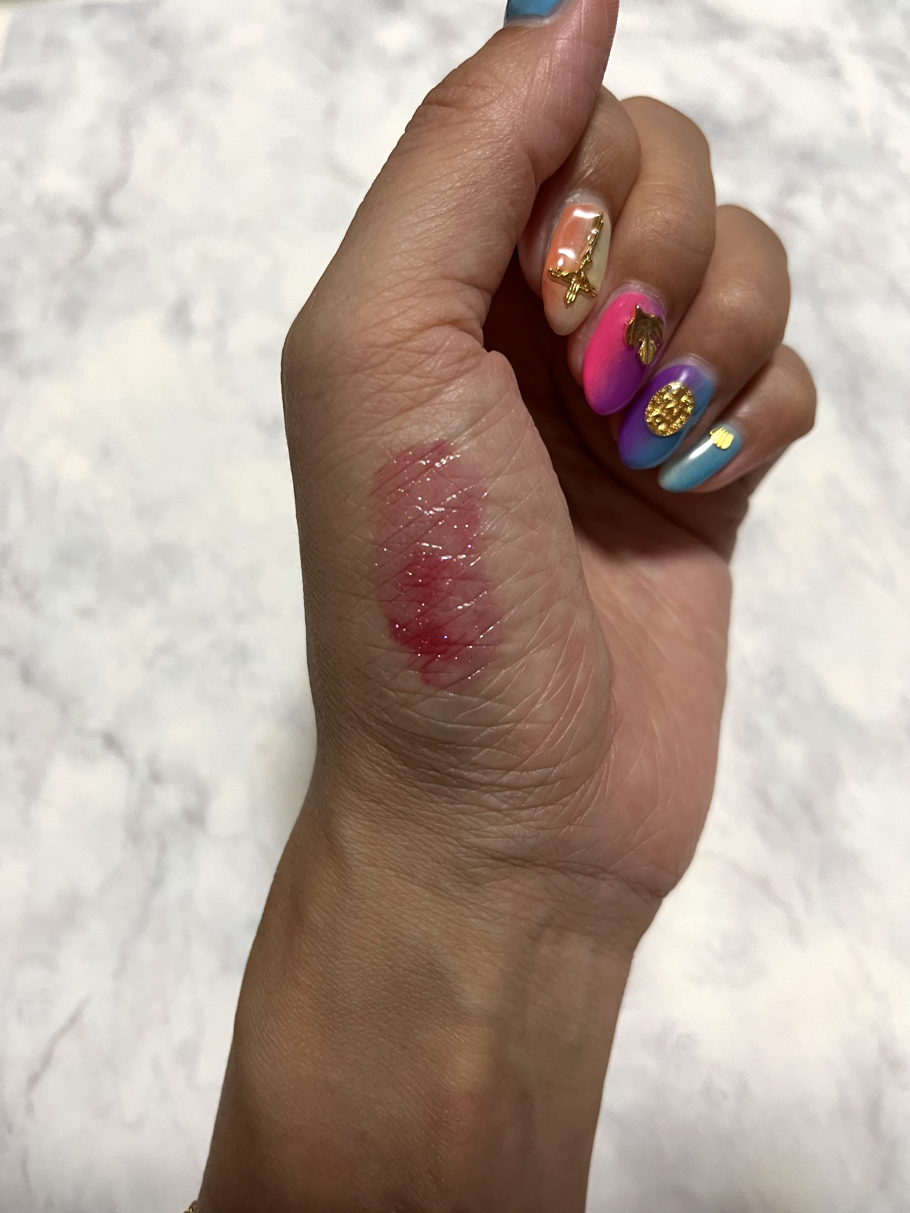 リップガラス エアー ビバ キミットメント/M・A・C/リップグロスを使ったクチコミ（2枚目）