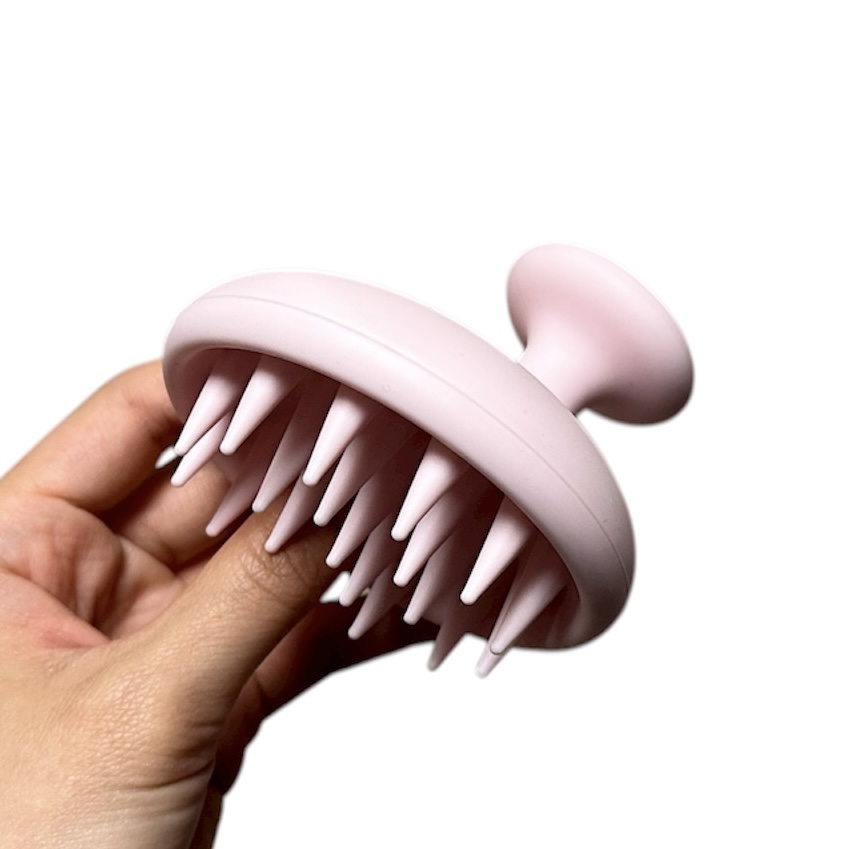 シリコーンシャンプーブラシ/DAISO/スカルプブラシを使ったクチコミ（2枚目）