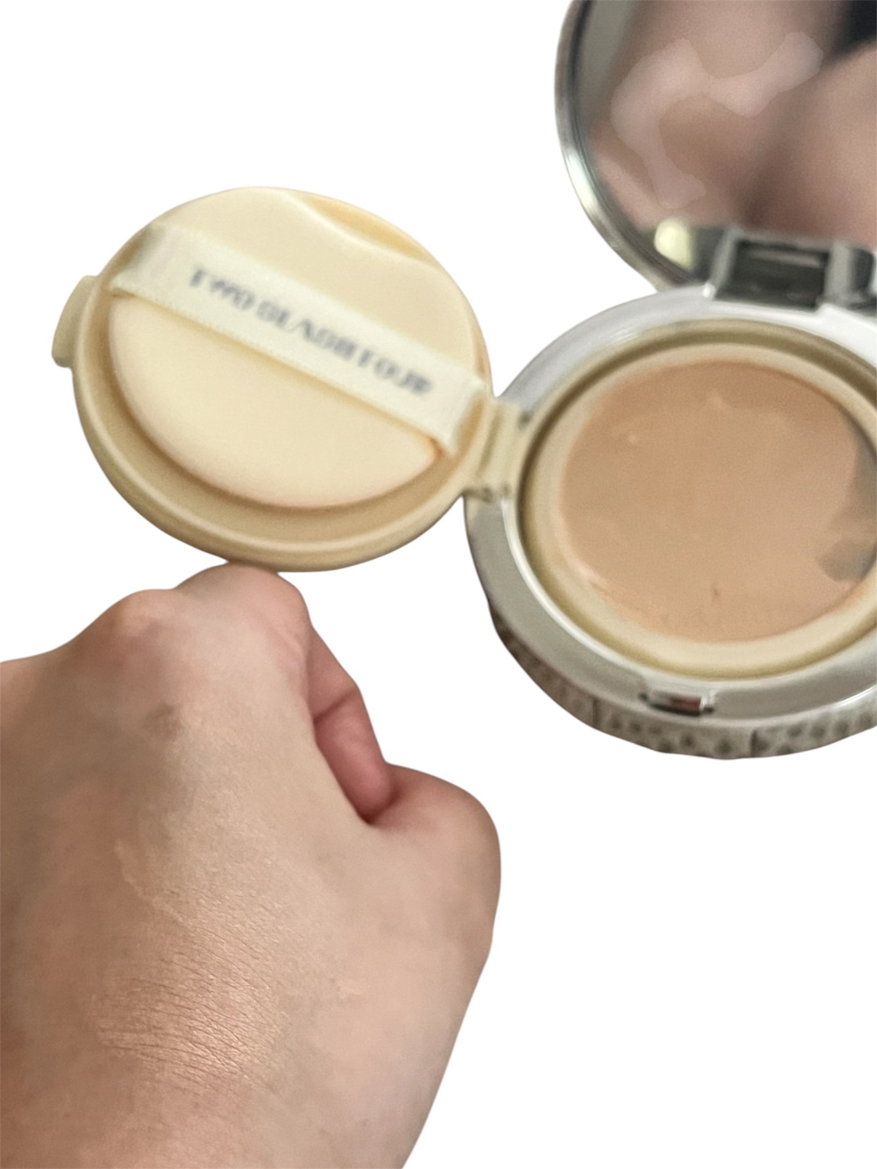 エンジェリックサテンクッション/TWO SLASH FOUR/クッションファンデーションを使ったクチコミ（3枚目）