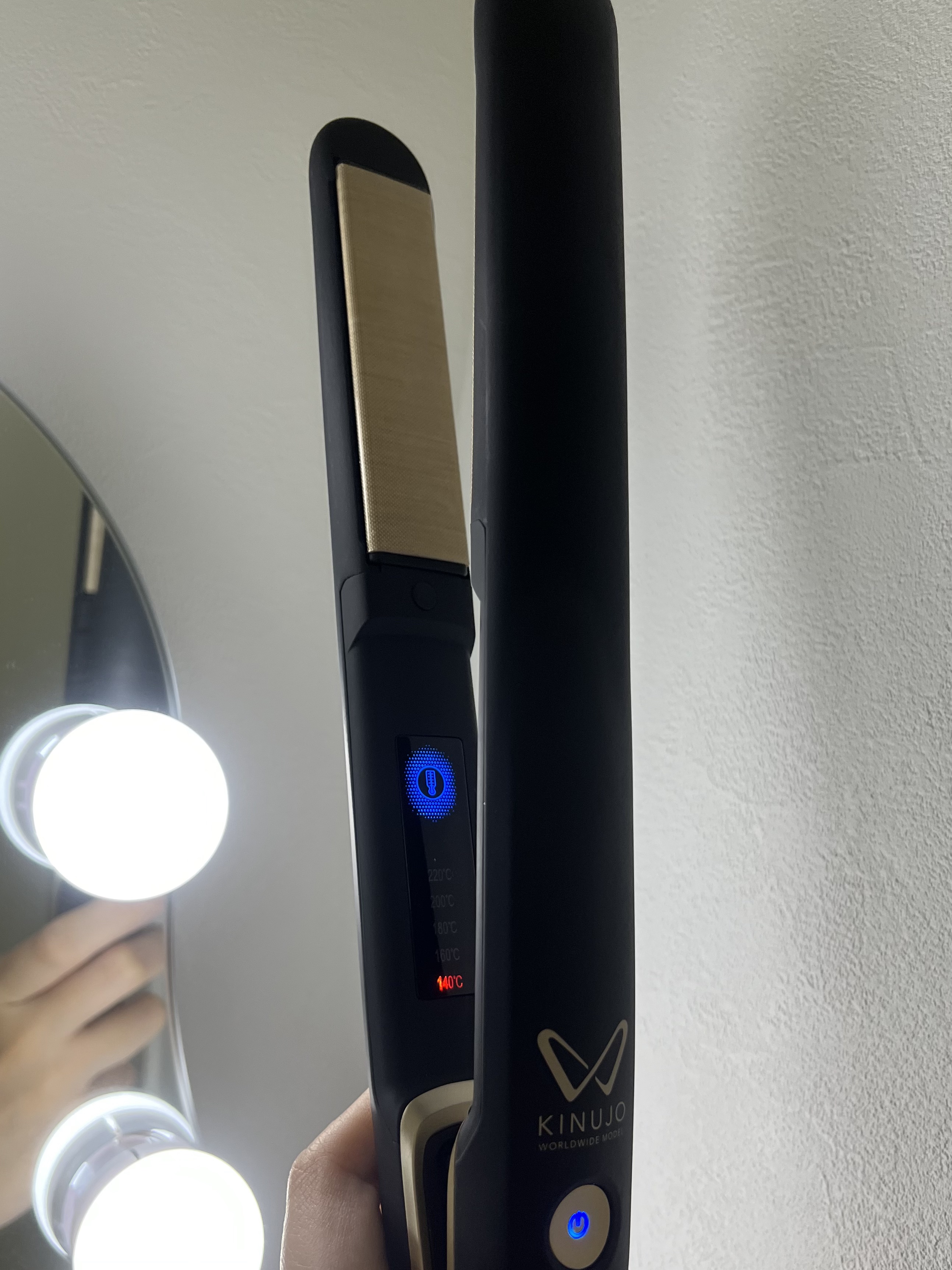 KINUJO DS100-BKストレートアイロン Worldwide Model KINUJO / W－worldwide model－ DS100-BK・ブラックの公式商品